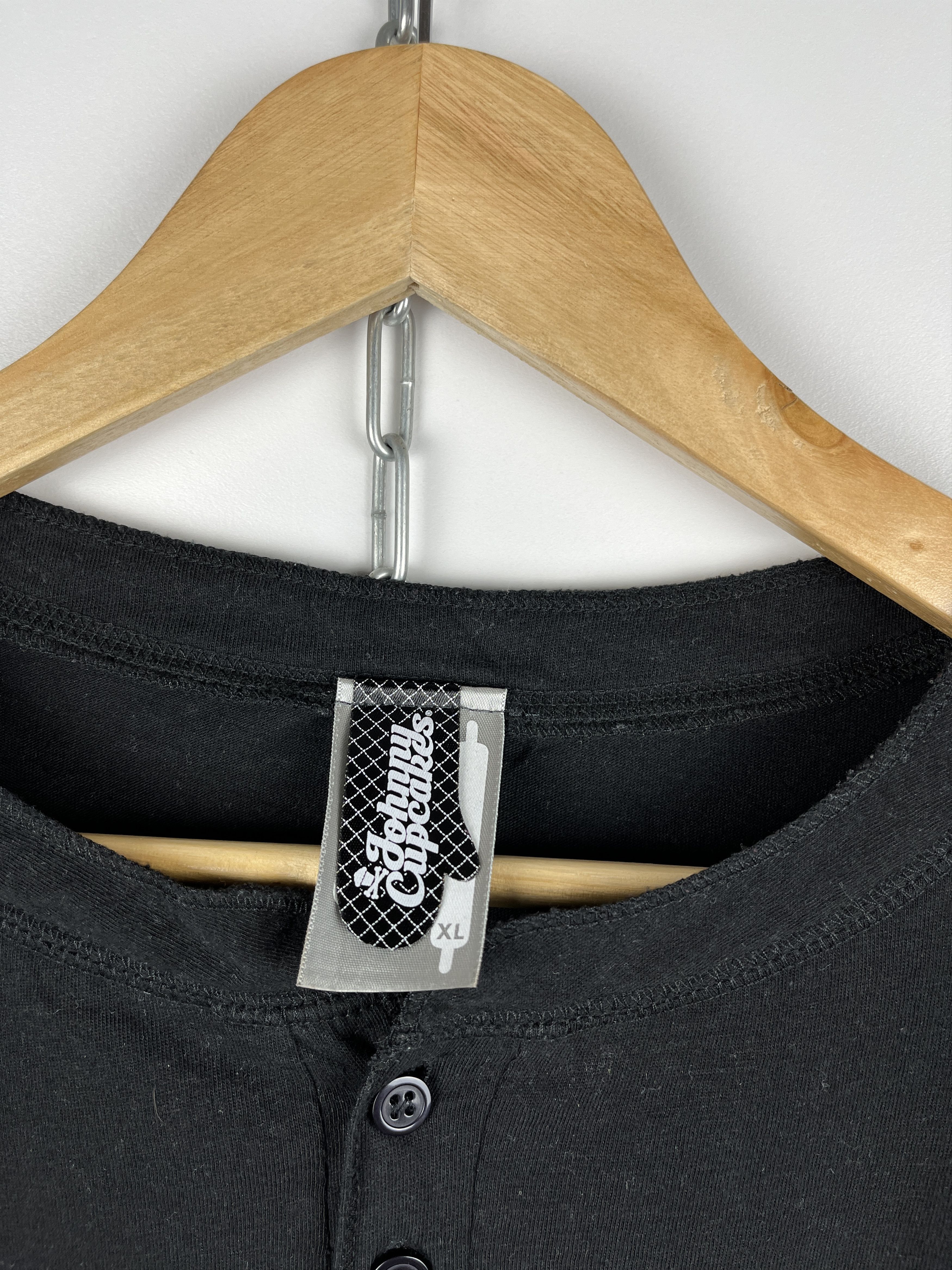Johnny Cupcakes Johnny Cupcakes Eagle Cupcake Logo Henley Long Sleeve Size US XL / EU 56 / 4 - 10 Thumbnail