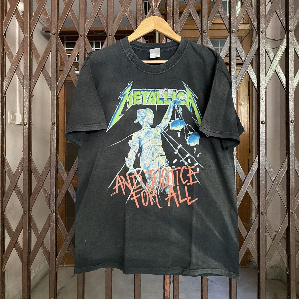 Metallica Vintage Metallica "...And Justice for All" t-shirt Size US L / EU 52-54 / 3 - 1 Thumbnail