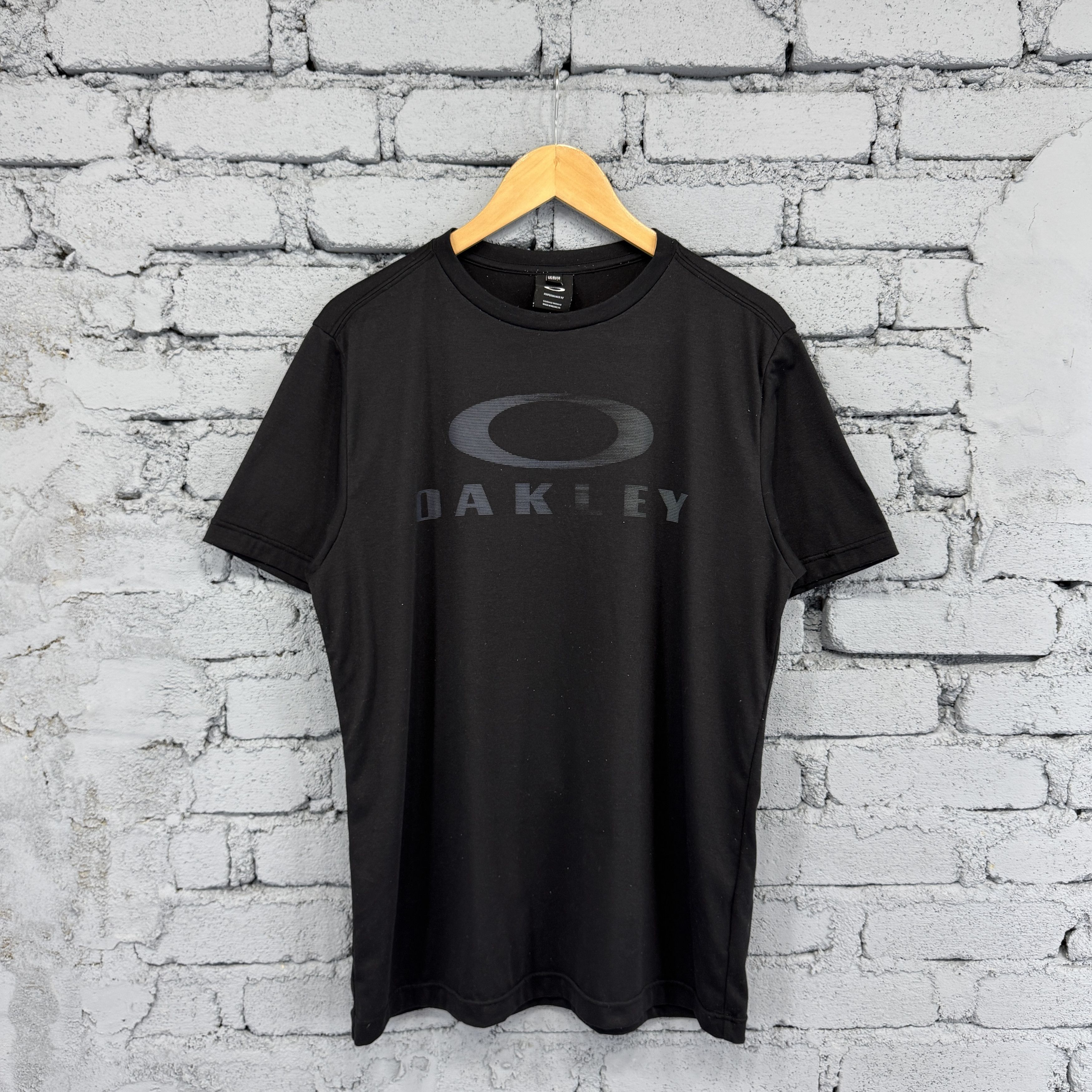 Oakley × Vintage ☠️ OAKLEY 00s Big Central Back Logo Longsleeve