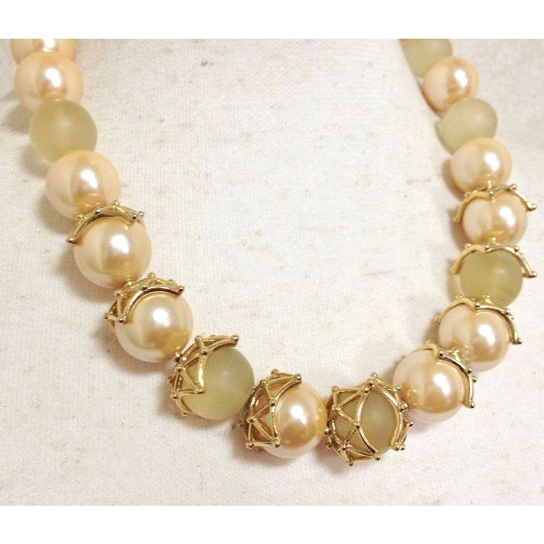 Givenchy MINT. Vintage Givenchy large white faux pearl necklace Size ONE SIZE - 3 Thumbnail