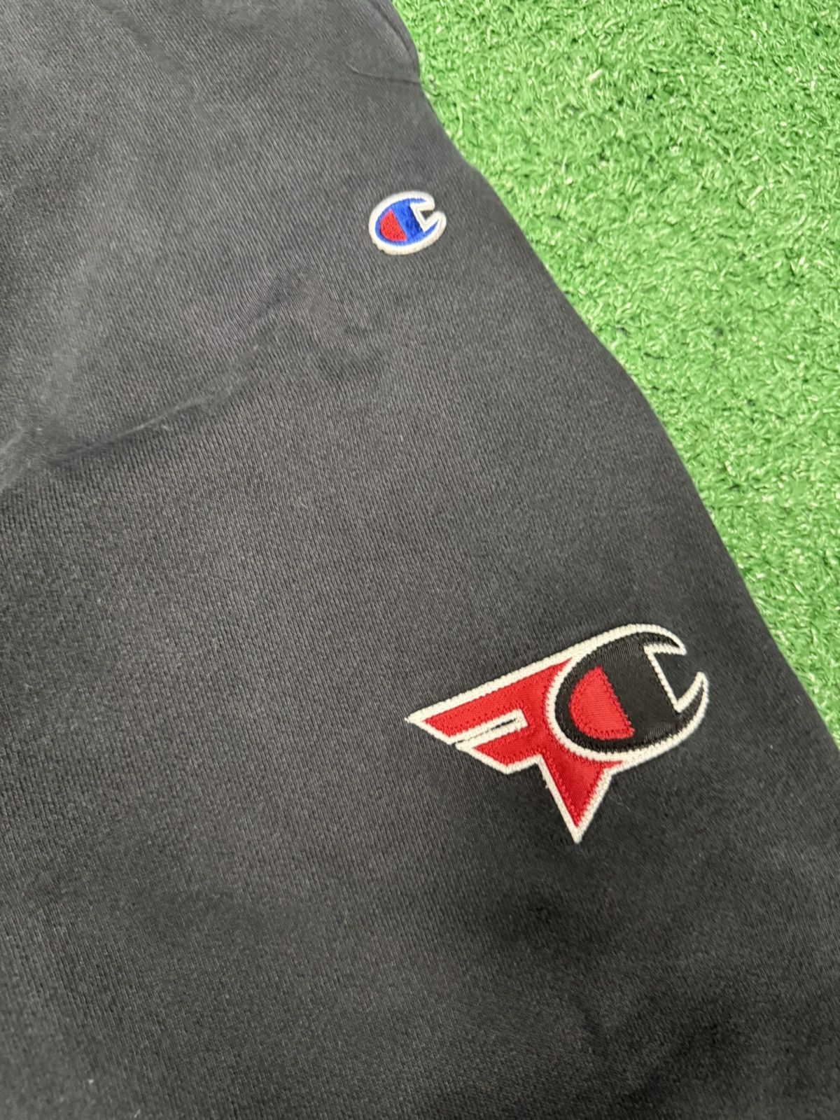 Champion FAZE X CHAMPION SWEATS Size US 32 / EU 48 - 2 Thumbnail