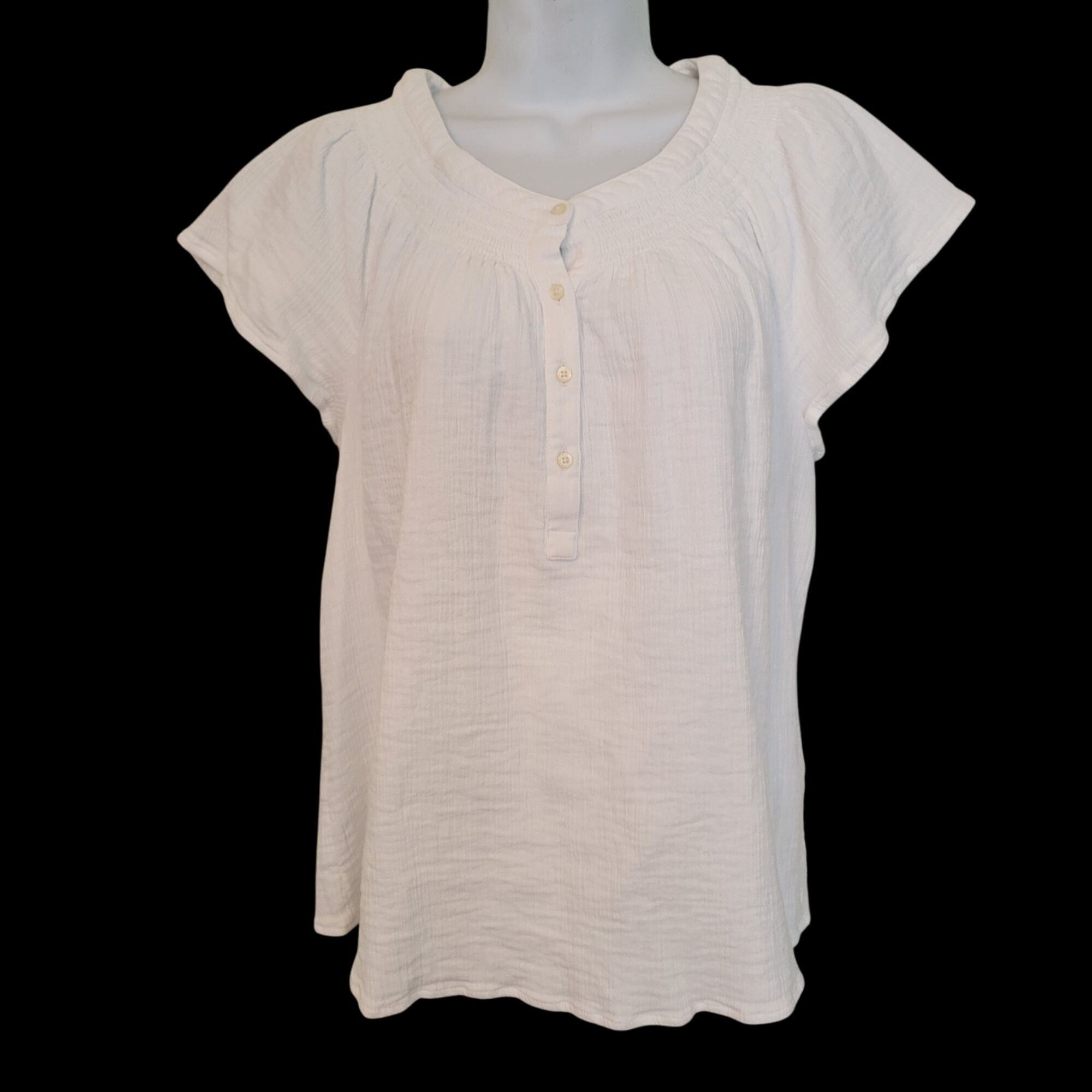 Vineyard Vines Vineyard Vines White Flutter Sleeve White Top Smocked Cotton Size M / US 6-8 / IT 42-44 - 1 Thumbnail