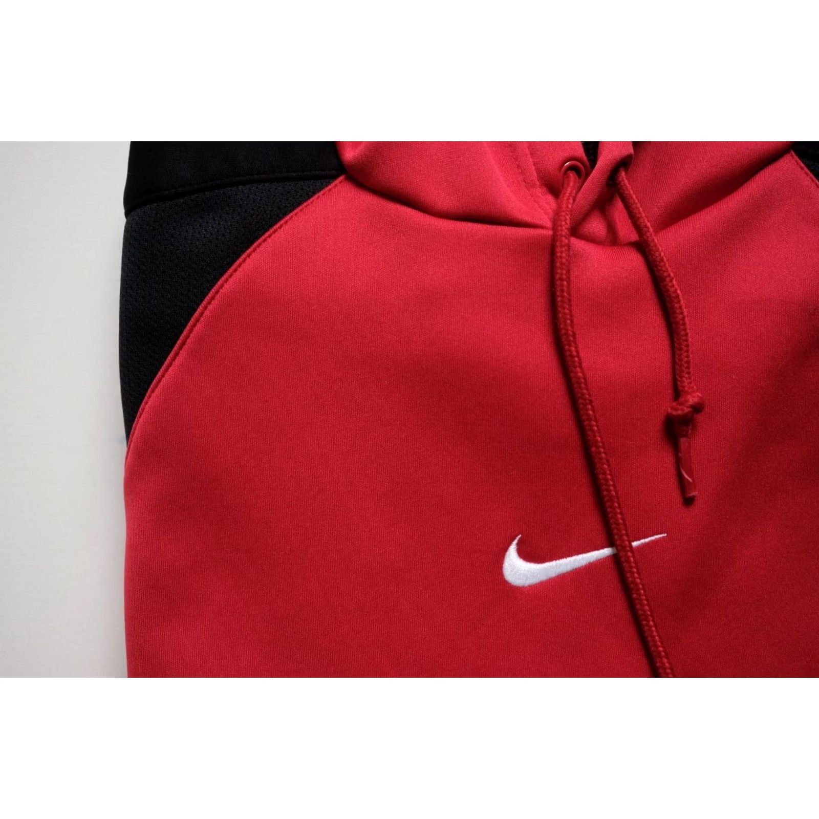 Nike VINTAGE Nike VTG Y2K CENTER SWOOSH ACTIVE HOODIE SWEATSHIRT RED BLACK 2007 SZ L Hoodie Mens Size US L / EU 52-54 / 3 - 4 Thumbnail