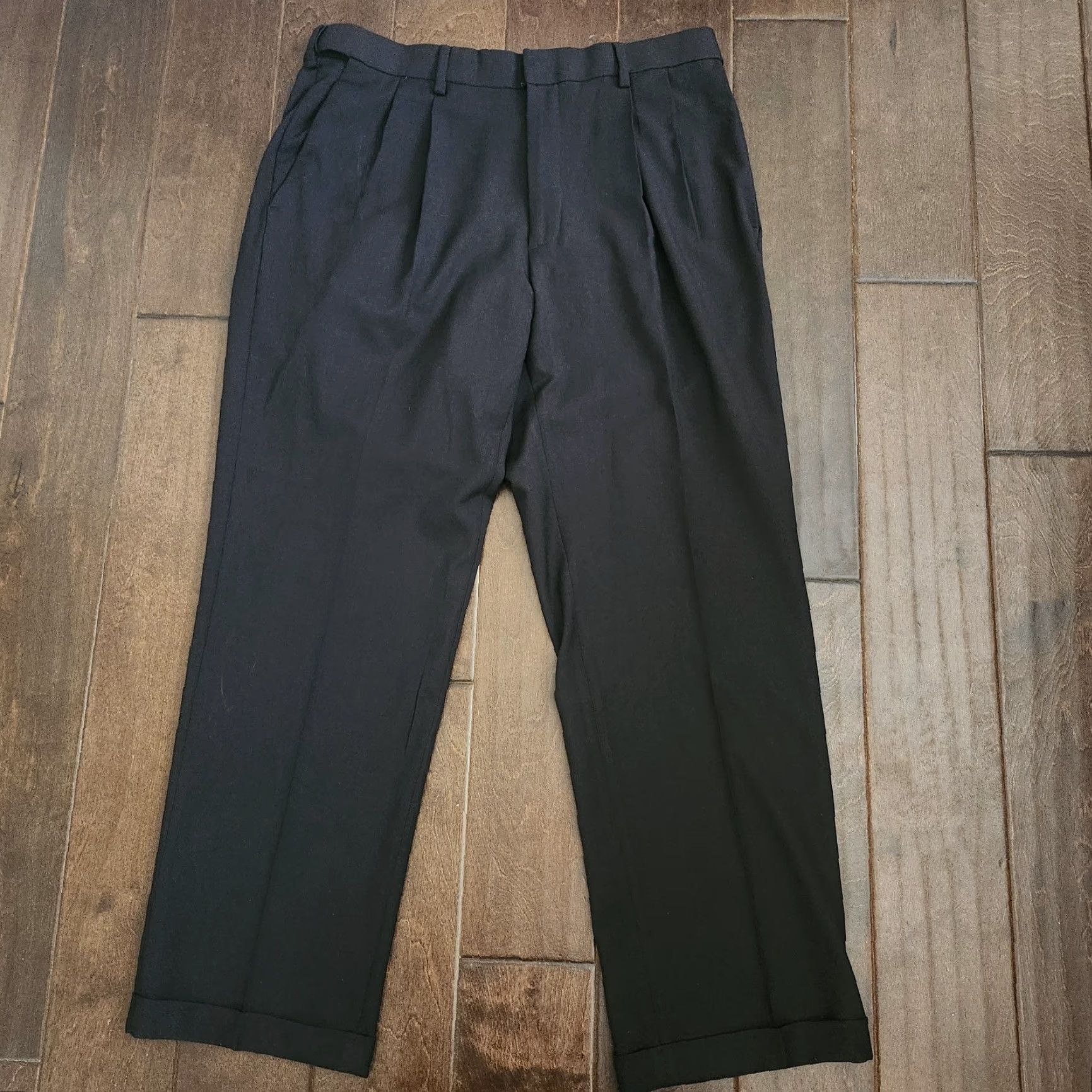 Haggar Haggar Premium Comfort Dress Pants Mens 32x29 Black Pleated Classic Fit Pants Regular 5-Pocket Solid Dress Pants Mens Size US 32 / EU 48 - 2 Thumbnail