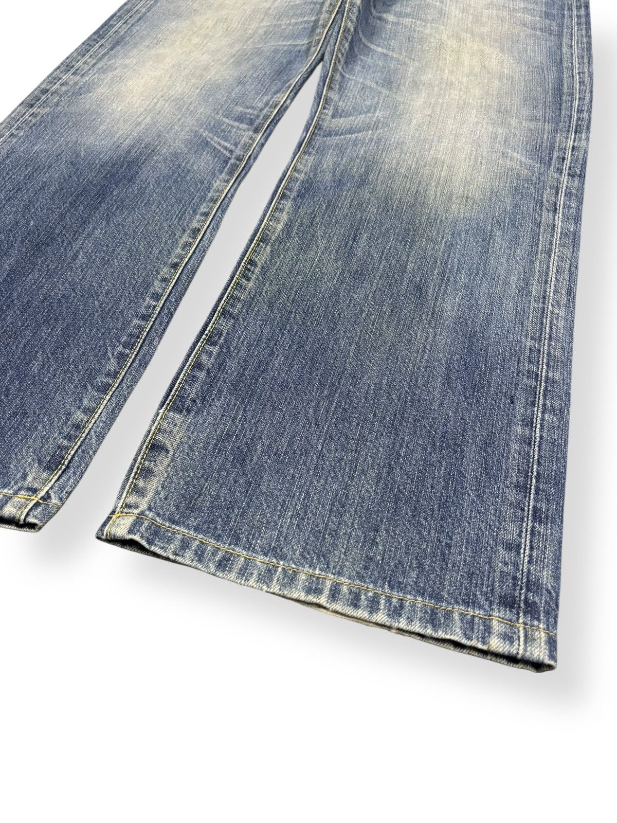 Undercover × Uniqlo Vintage Japanese Brand Uniqlo S002 Blue Wash Faded Jeans Size US 36 / EU 52 - 7 Thumbnail