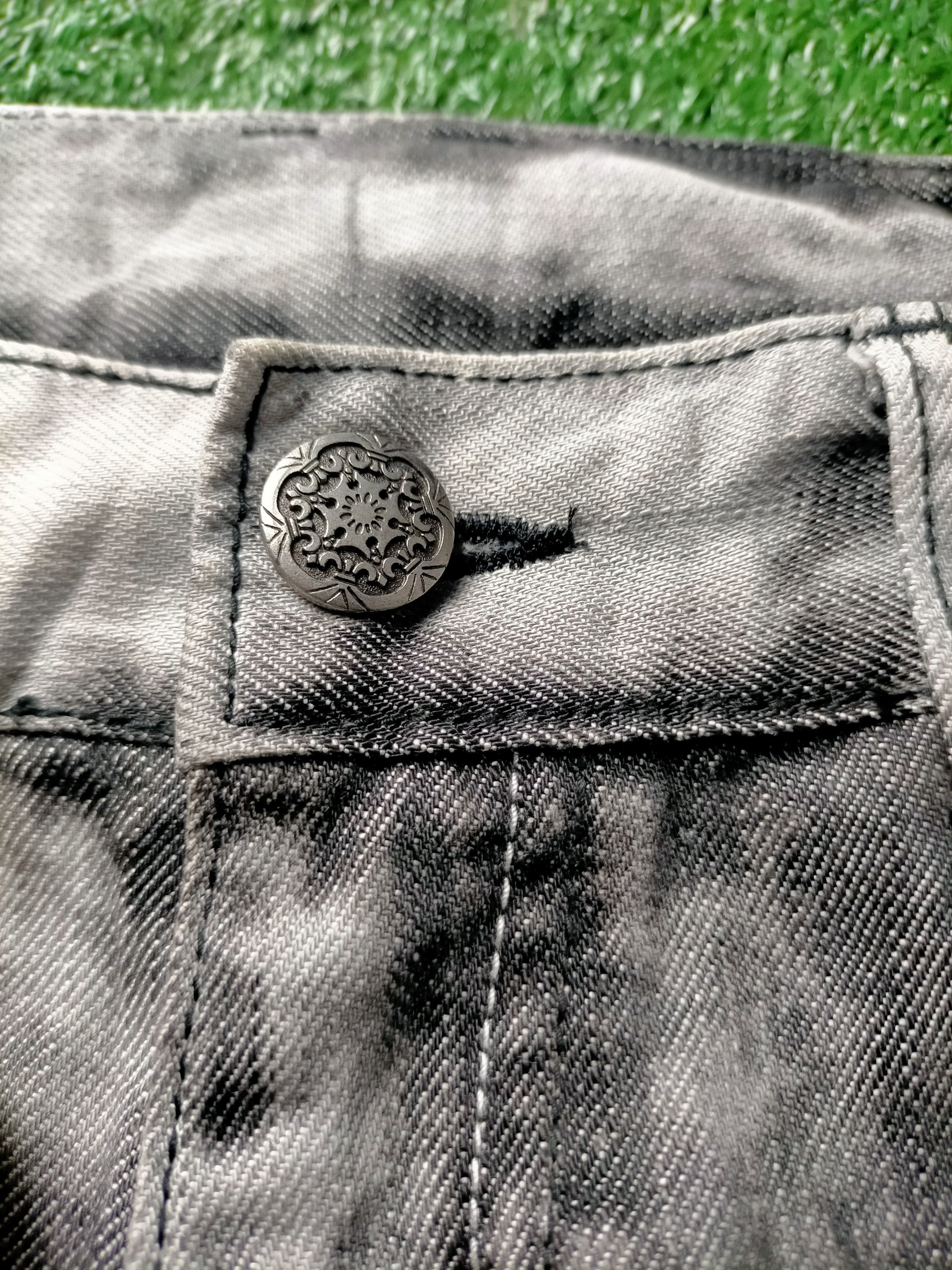 Le Grande Bleu (L.G.B.) 🔥Rare 🔥 Insane Distressed Paint Flare Jeans Size US 31 - 7 Thumbnail