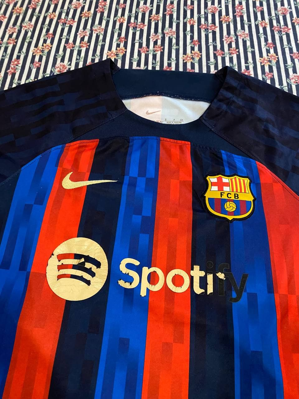 Nike Vintage Nike FC Barcelona 2022/2023 Jersey Size S Size US S / EU 44-46 / 1 - 5 Thumbnail
