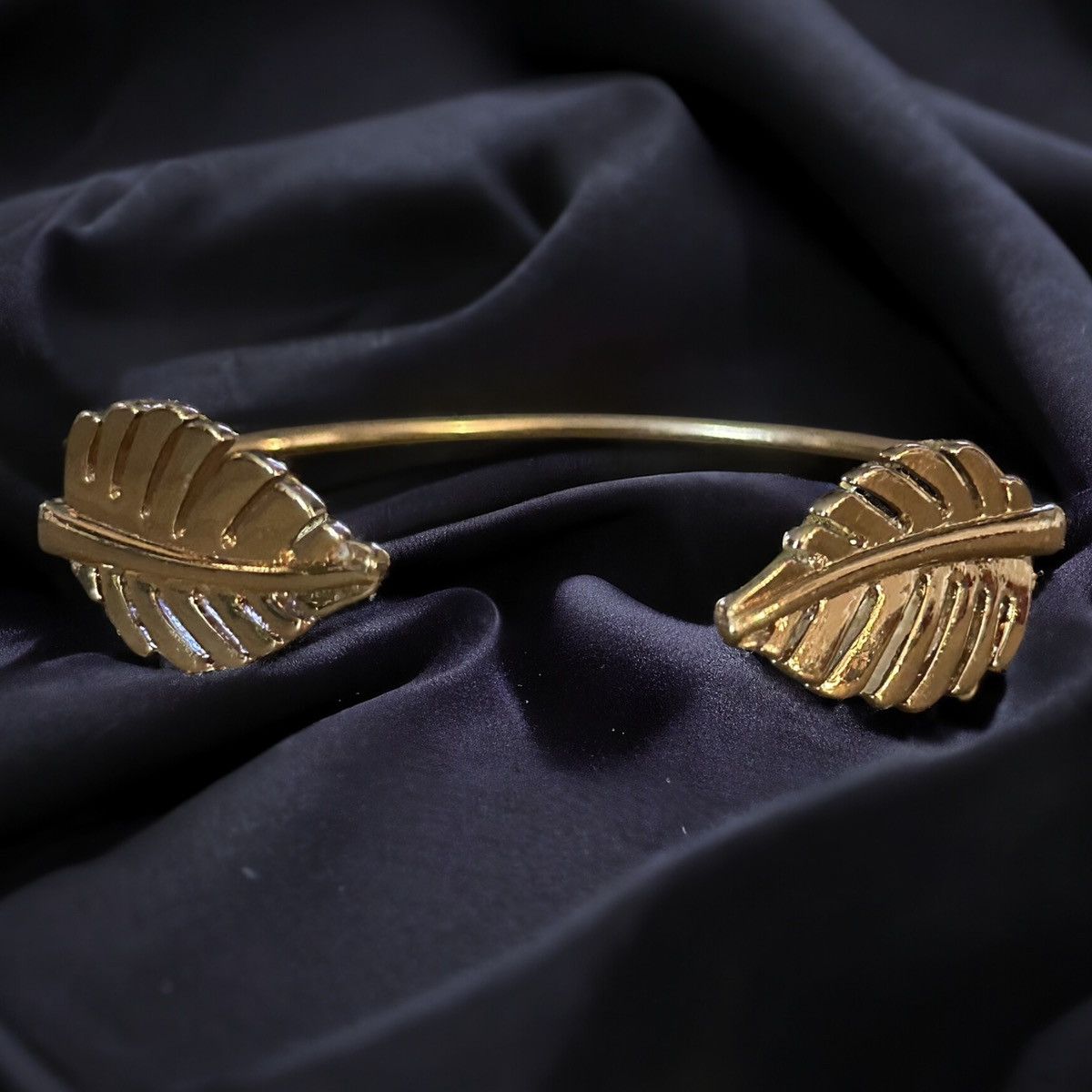 Other Gold tone leaf cuff bracelet Size ONE SIZE - 1 Thumbnail