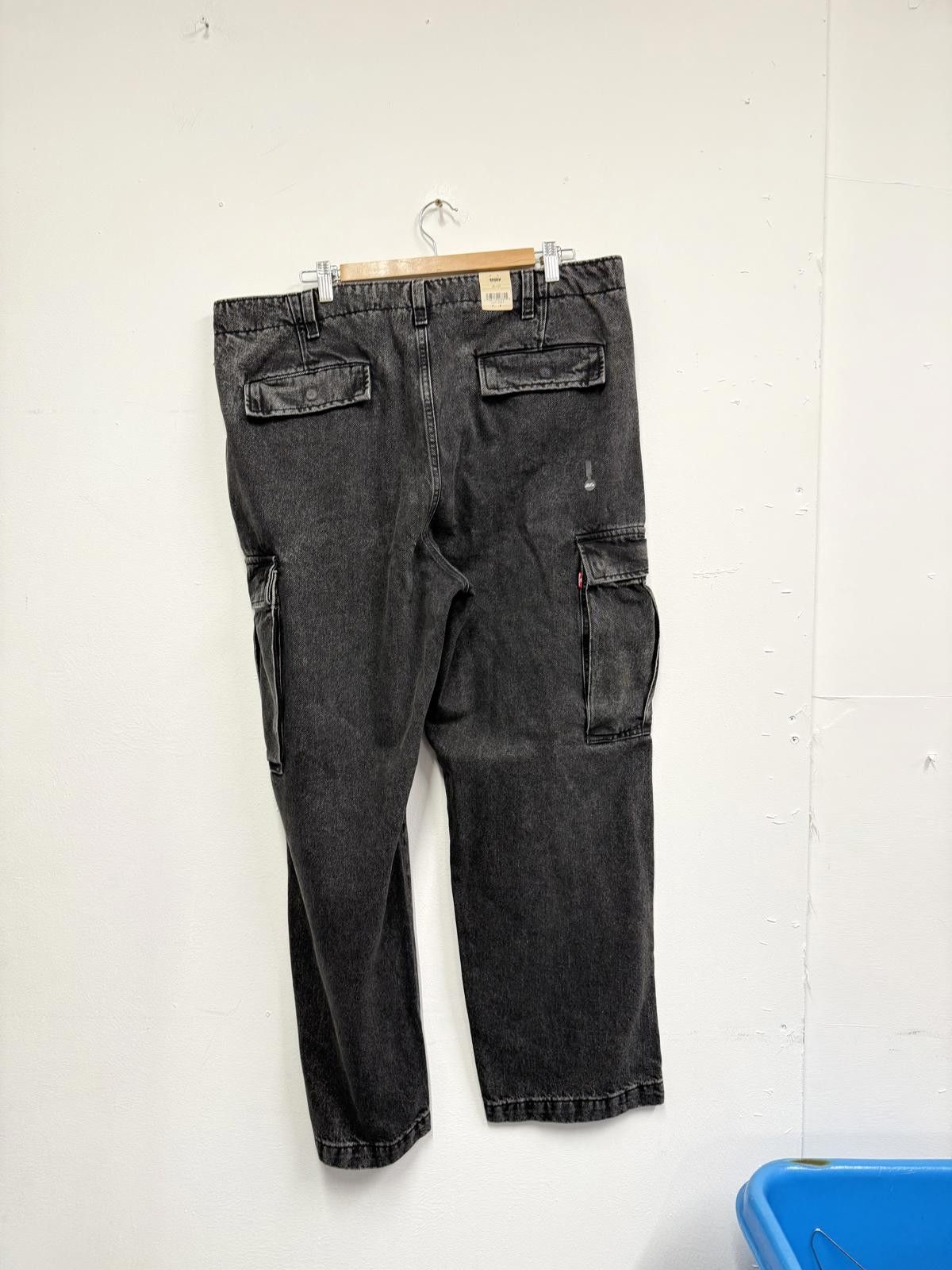Levi's Levi's Black Cargo Denim Jeans Size 40x30 Size US 40 / EU 56 - 4 Thumbnail