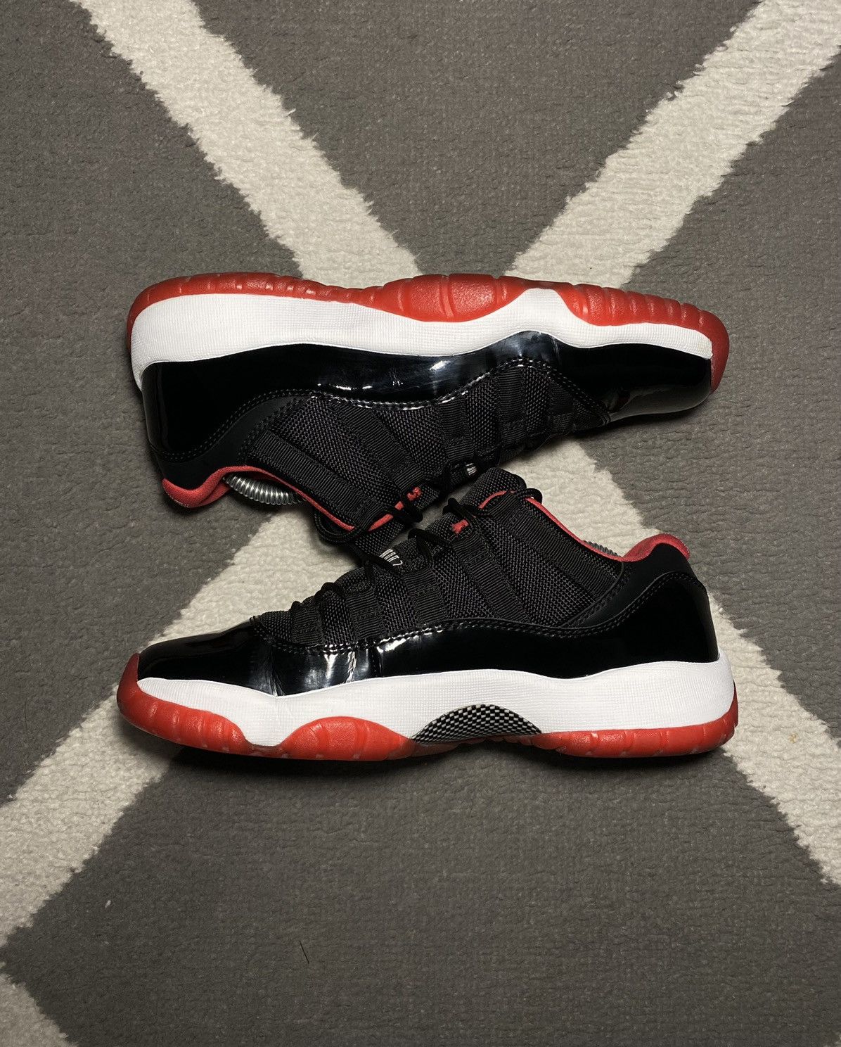 Jordan Brand × Nike Nike Air Jordan 11 Retro Low Bred (GS) 2015 sneakers Size US 7.5 / IT 37.5 - 11 Thumbnail