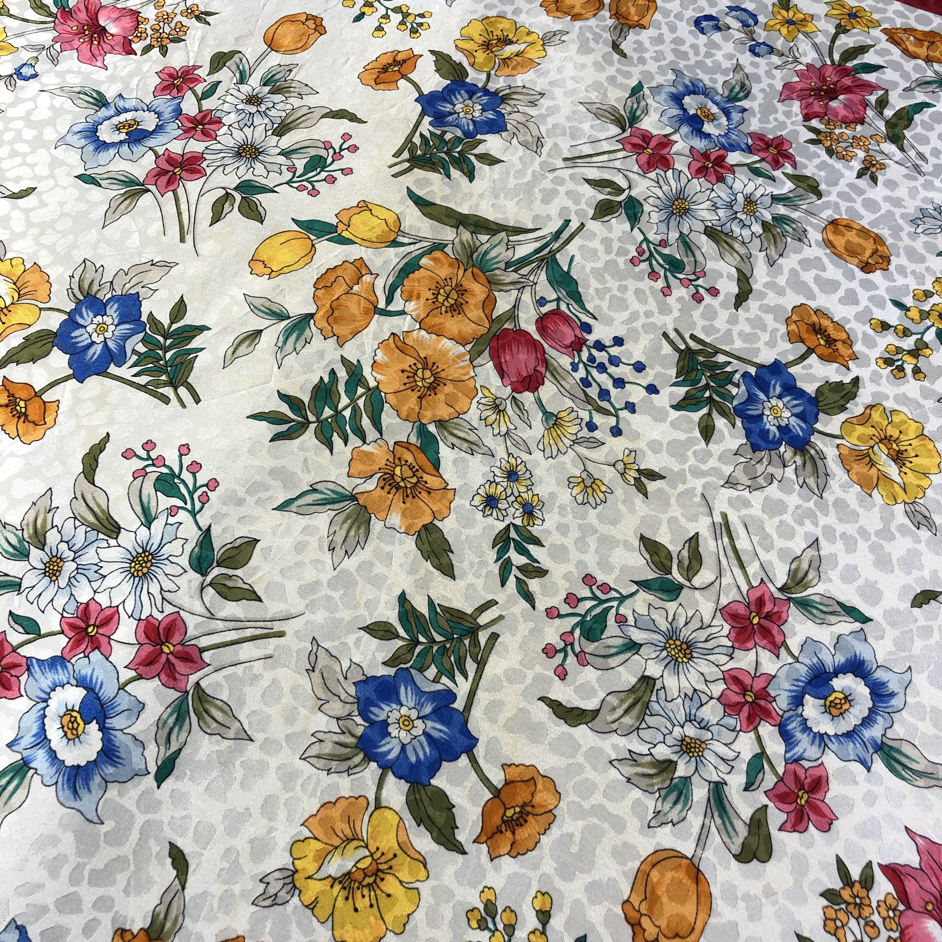 Japanese Brand Vintage Luxury Floral Silk Scarf M559 Size ONE SIZE - 5 Thumbnail