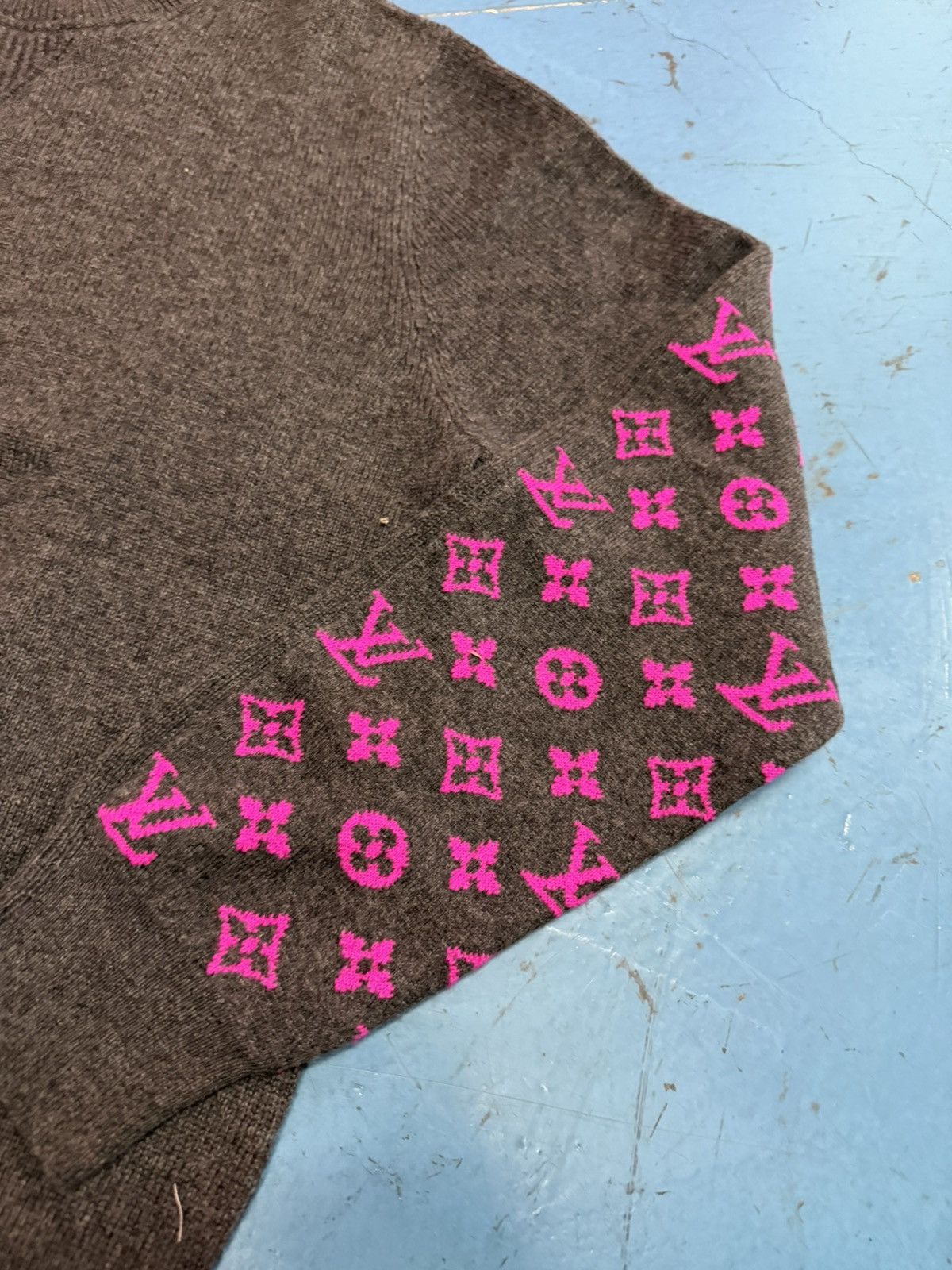Louis Vuitton LOUIS VUITTON PINK MONOGRAM CASHMERE SWEATER Size US XL / EU 56 / 4 - 3 Thumbnail