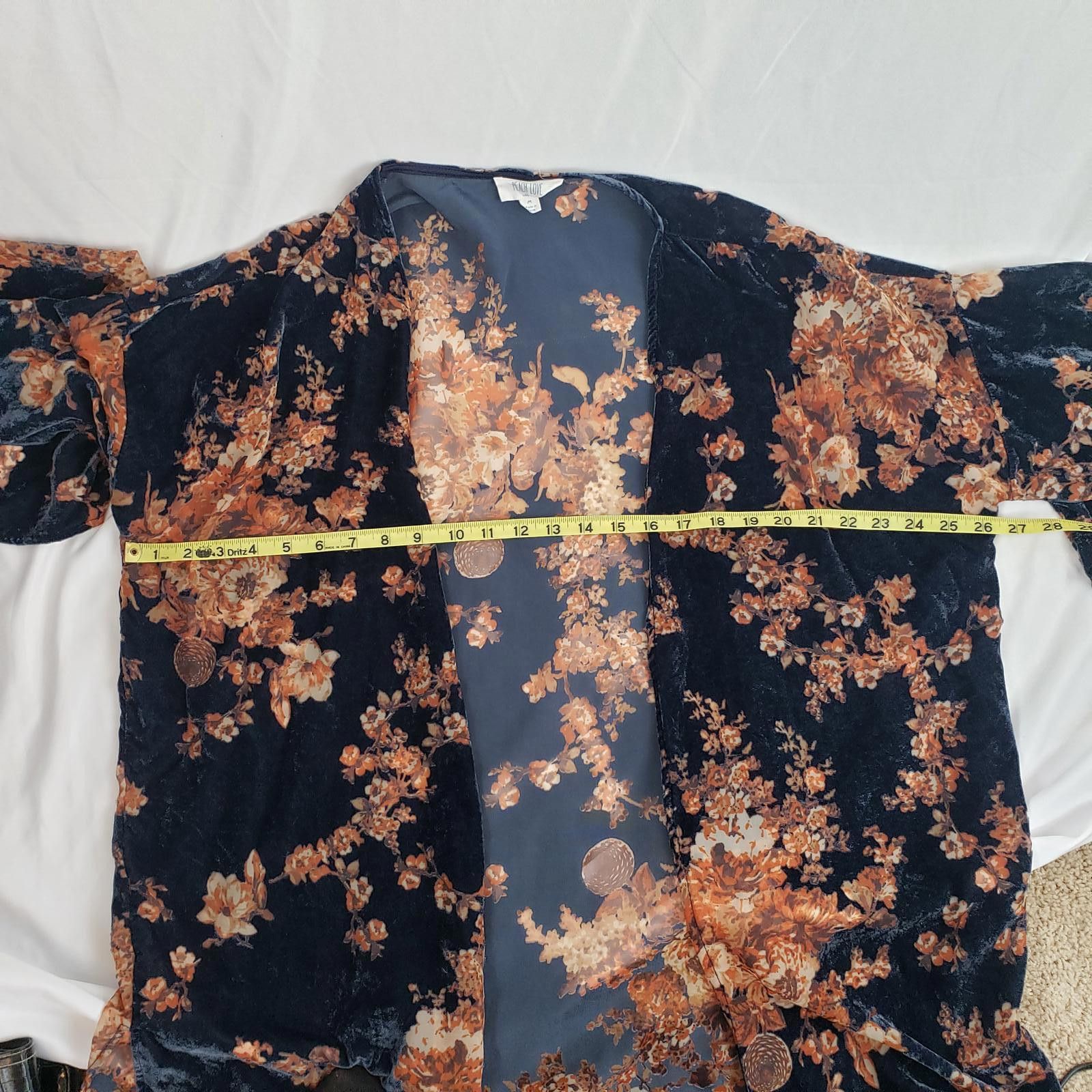 Designer Peach Love Floral Velvet Kimono - Size M Size M / US 6-8 / IT 42-44 - 3 Thumbnail