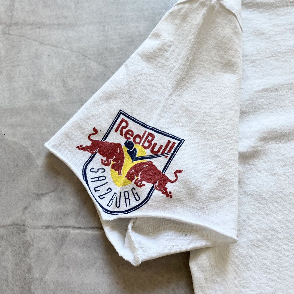 Vintage Vintage Y2K Suzuki RedBull White Night T-shirt Streetwear Size US M / EU 48-50 / 2 - 4 Thumbnail