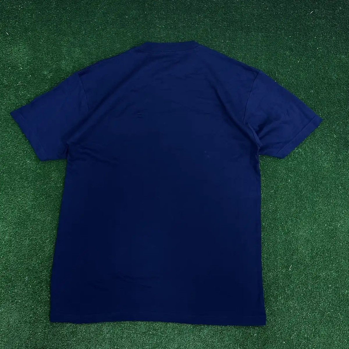 Vintage 90’s Hong-Kong Wild Nature Embroidered Logo T-Shirt