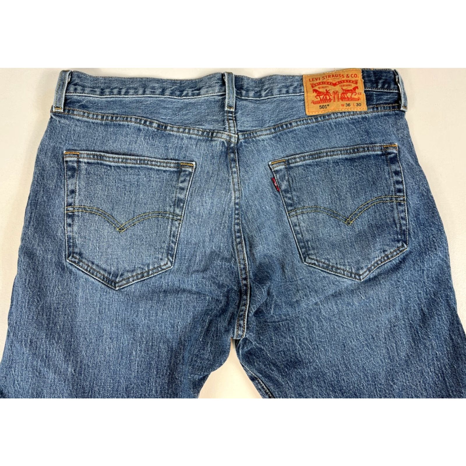 Levi's Levi's 501 Jeans Medium Wash Classic Americana Men 36x30 Blue Straight 5-Pocket Denim Cotton Pants Size US 36 / EU 52 - 5 Thumbnail