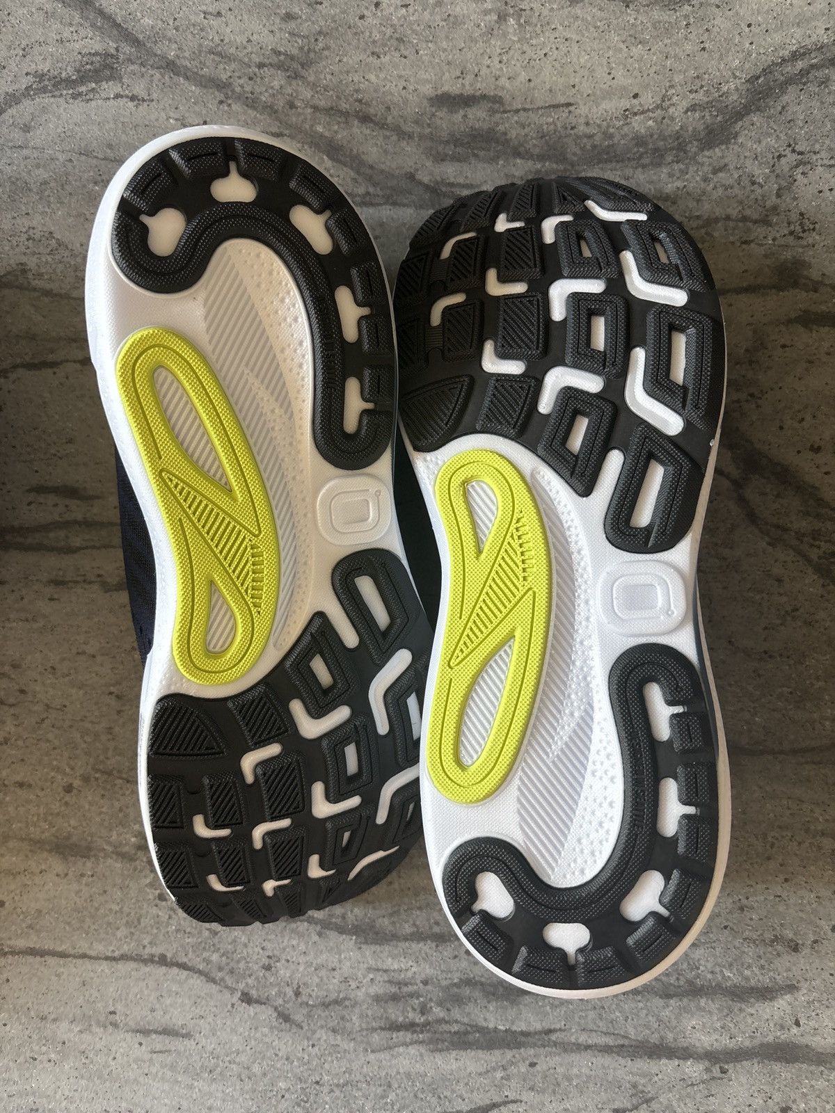 Brooks Adrenaline GTS 24 for sale Size US 10 / EU 43 - 5 Thumbnail