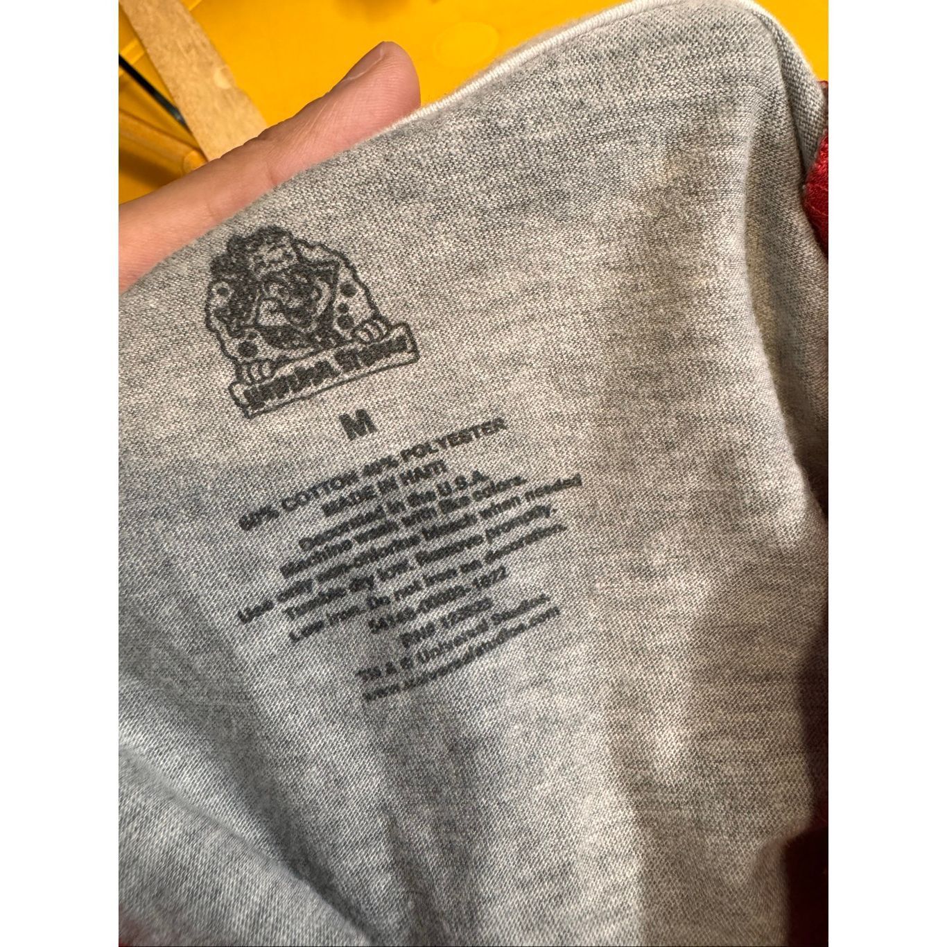 Universal Studios Universal Studios Mistletoe Pines Village Christmas Raglan Tee – Size Medium Size M / US 6-8 / IT 42-44 - 7 Thumbnail