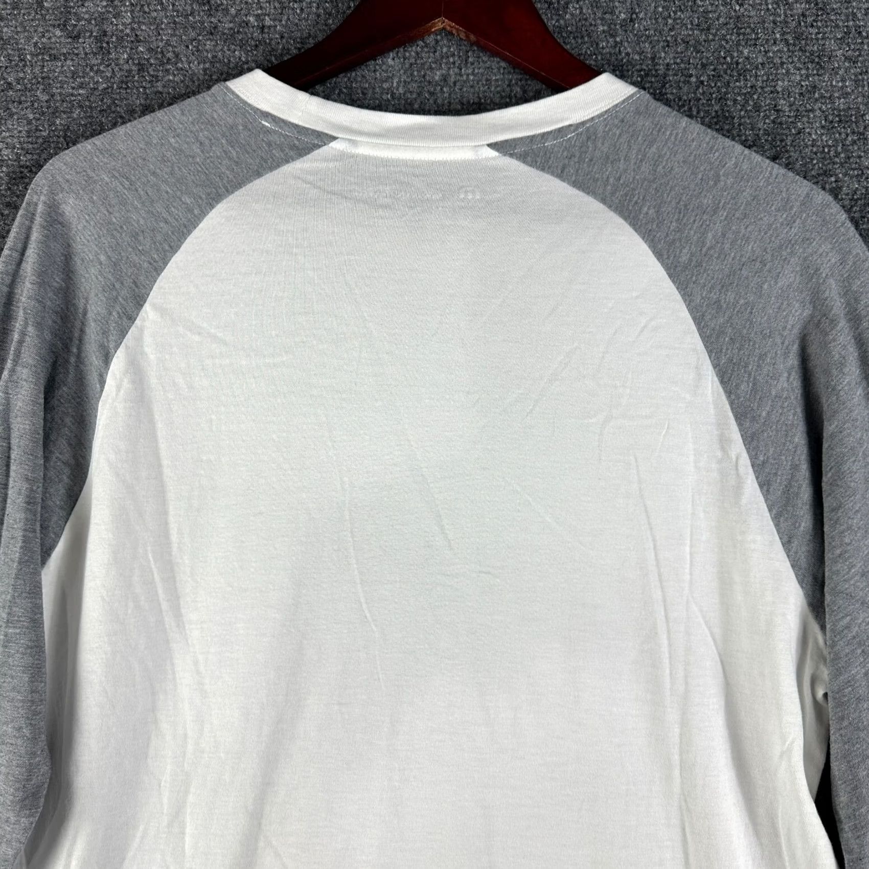 TravisMathew Travis Mathew Tee Shirt Mens Medium Cotton Long Sleeve White Colorblock Shirt Size US M / EU 48-50 / 2 - 8 Thumbnail