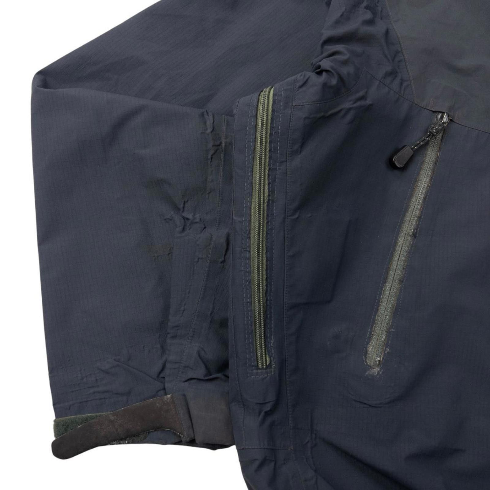 Arc'teryx Vintage Arcteryx Beta Goretex Jacket Size M Size US M / EU 48-50 / 2 - 7 Thumbnail