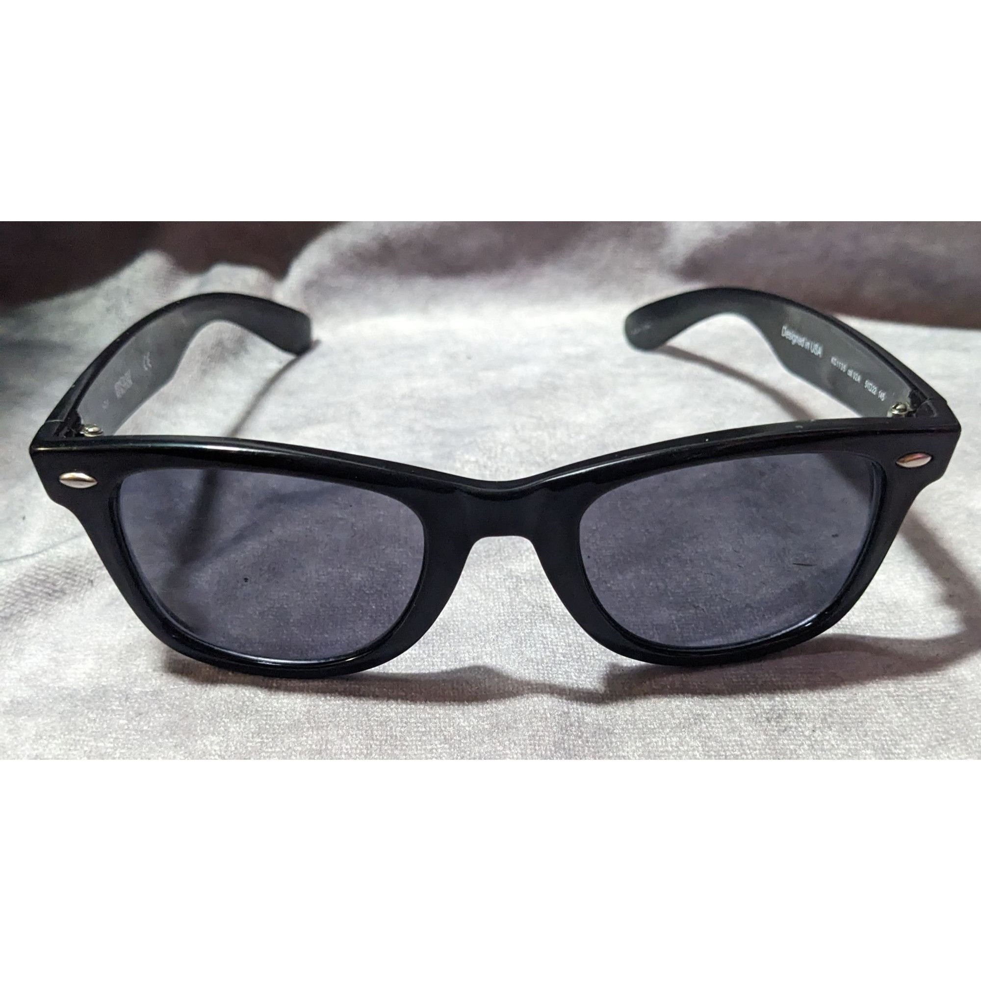 Kenneth Cole Kenneth Cole Reaction Black Classic Sunglasses Size ONE SIZE - 1 Thumbnail
