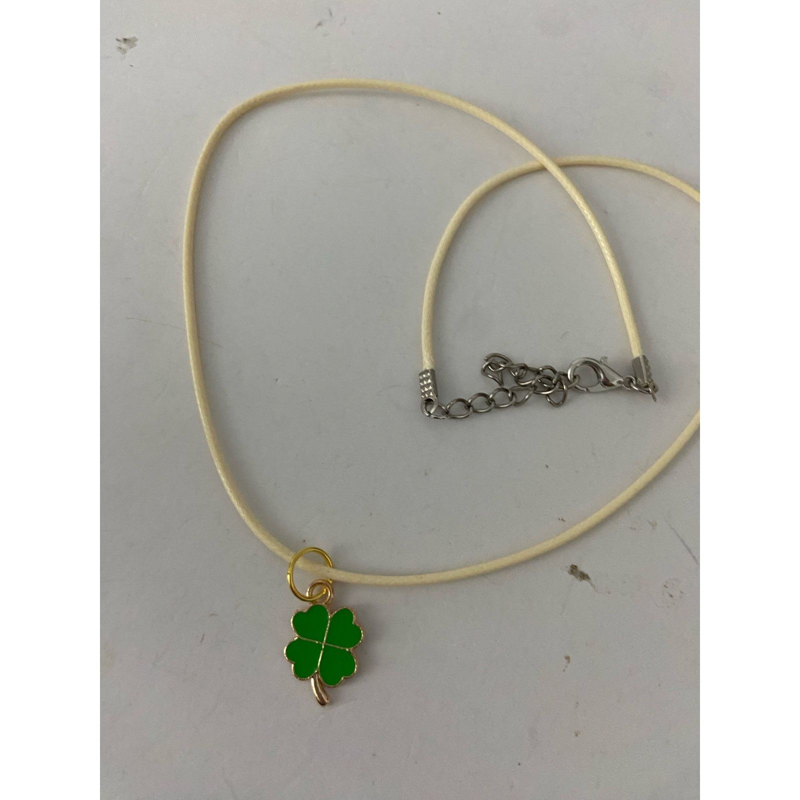 Handmade Bright green shamrock pendant necklace Size ONE SIZE - 5 Thumbnail