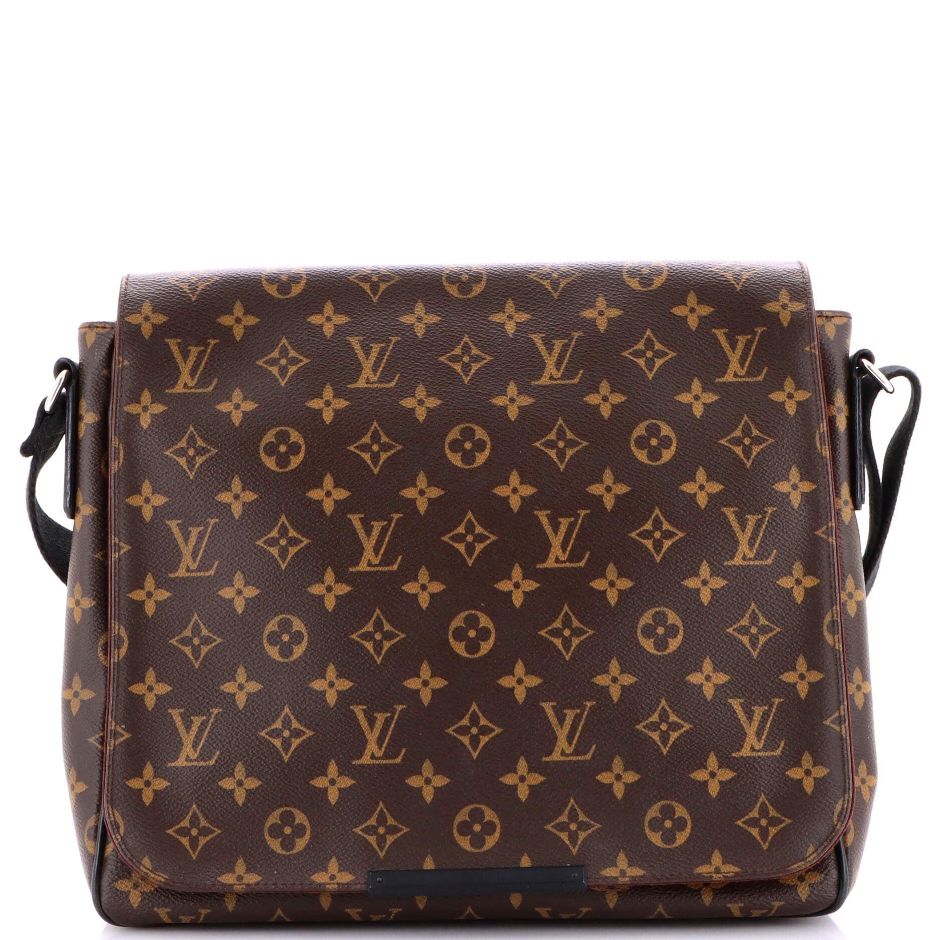Louis Vuitton District Messenger Bag Size ONE SIZE - 1 Thumbnail