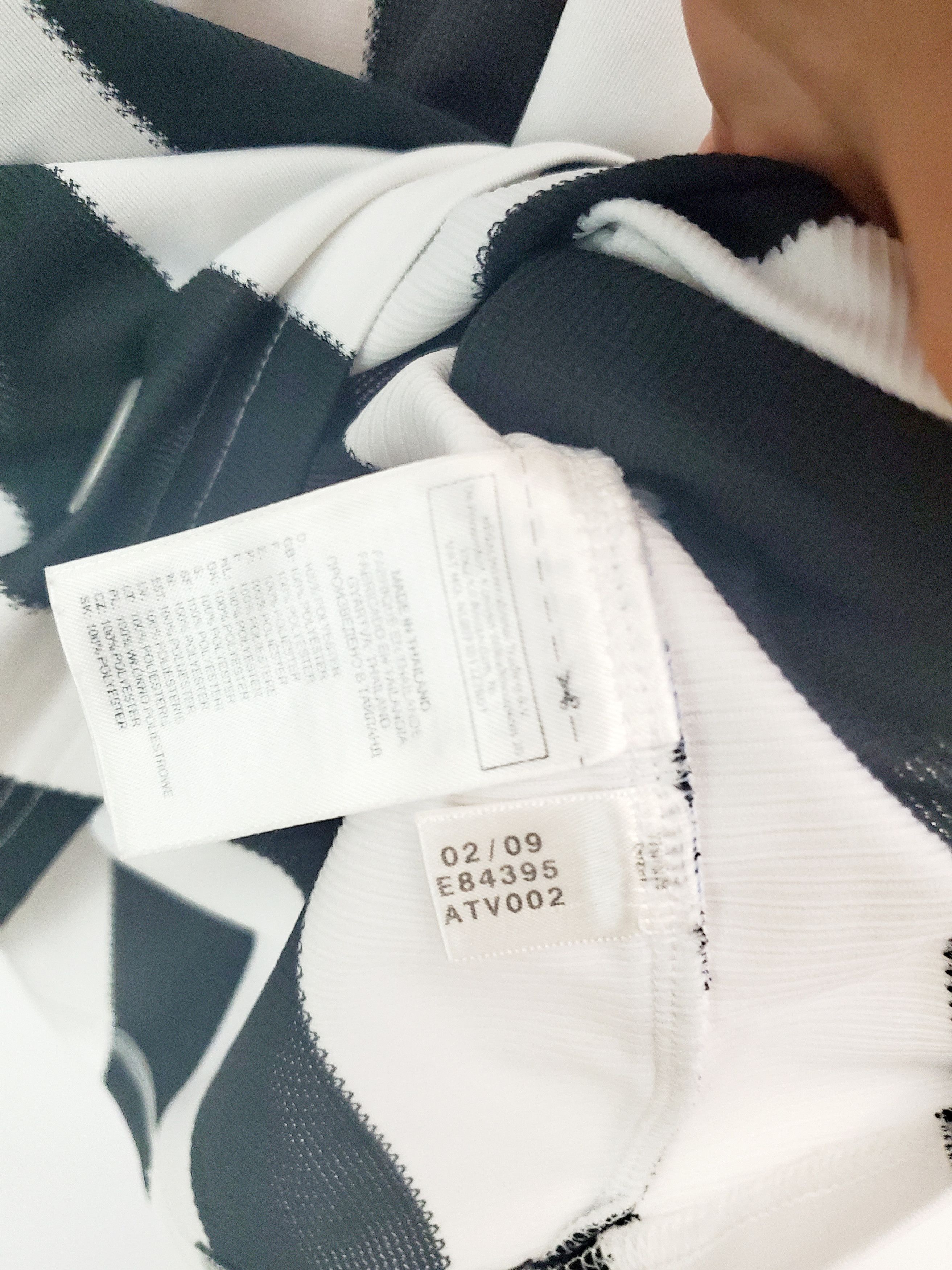 Adidas × Vintage Newcastle United Home Jersey, size S,M ideal condition Size US M / EU 48-50 / 2 - 5 Thumbnail