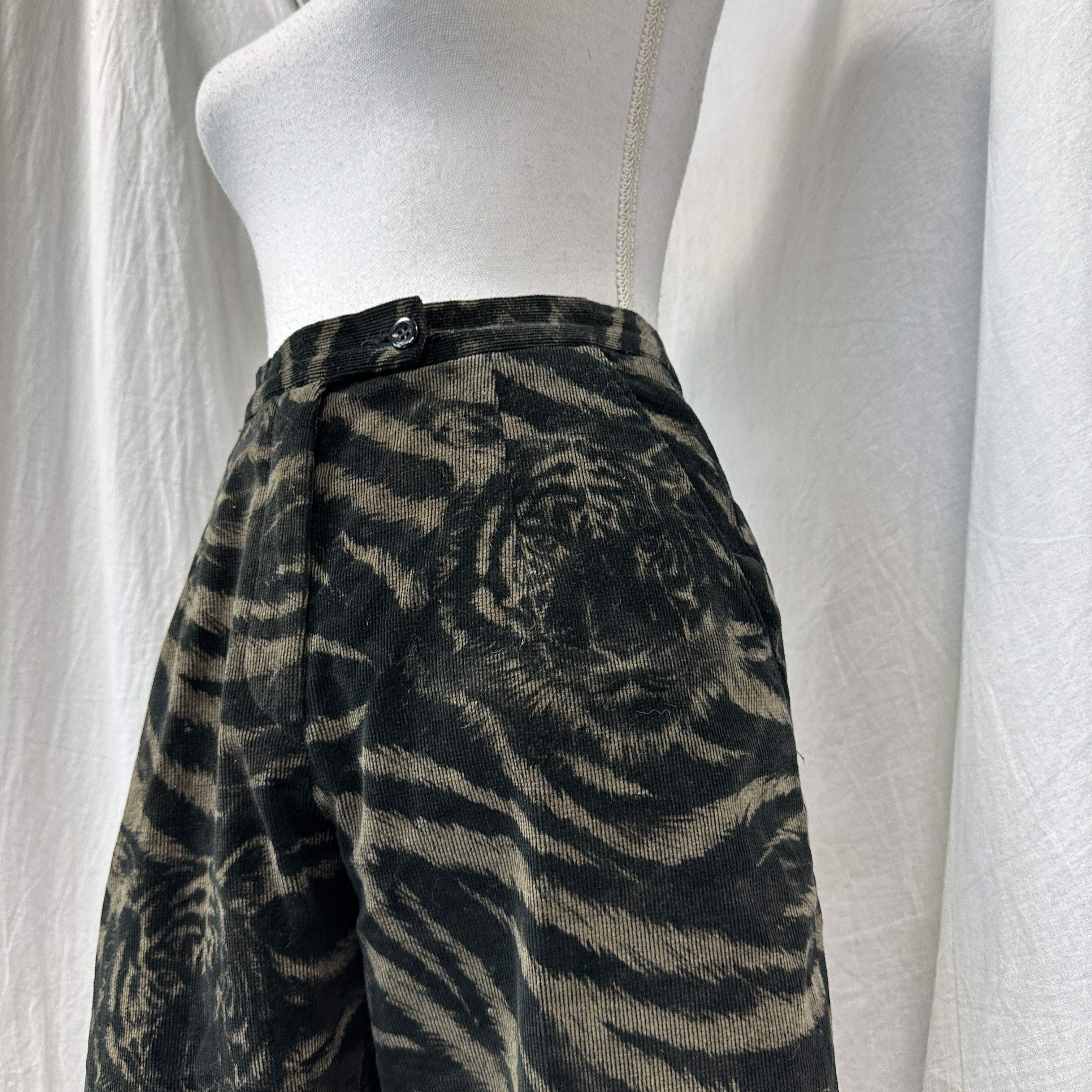 Vintage Vintage Avant Garde Corduoy Tiger Print Pants Y2K Size 25" / US 0 / IT 36 - 3 Thumbnail