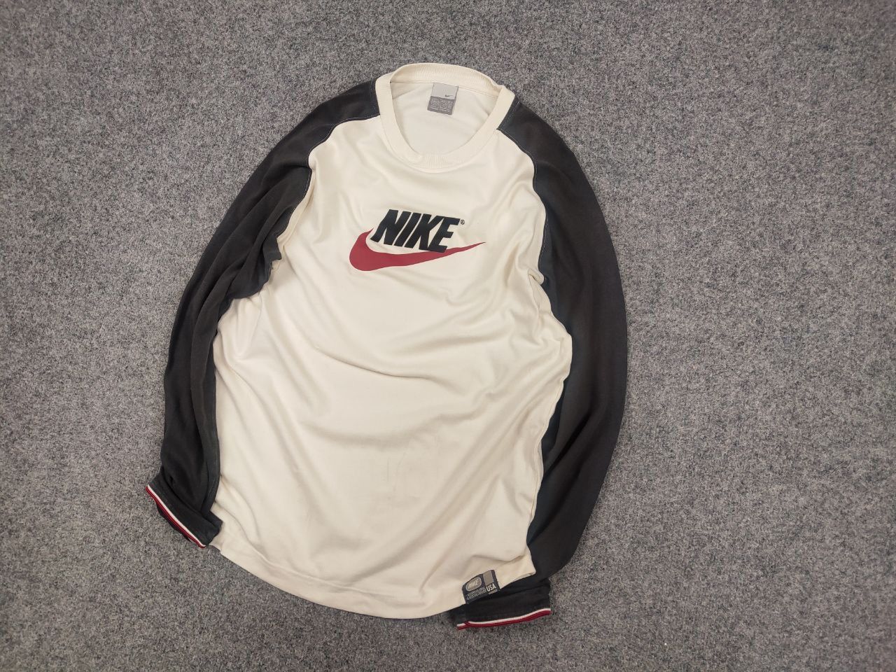 Nike Vintage Nike y2K Style Beige Classic Logo Light Long sleeve Size US L / EU 52-54 / 3 - 3 Thumbnail