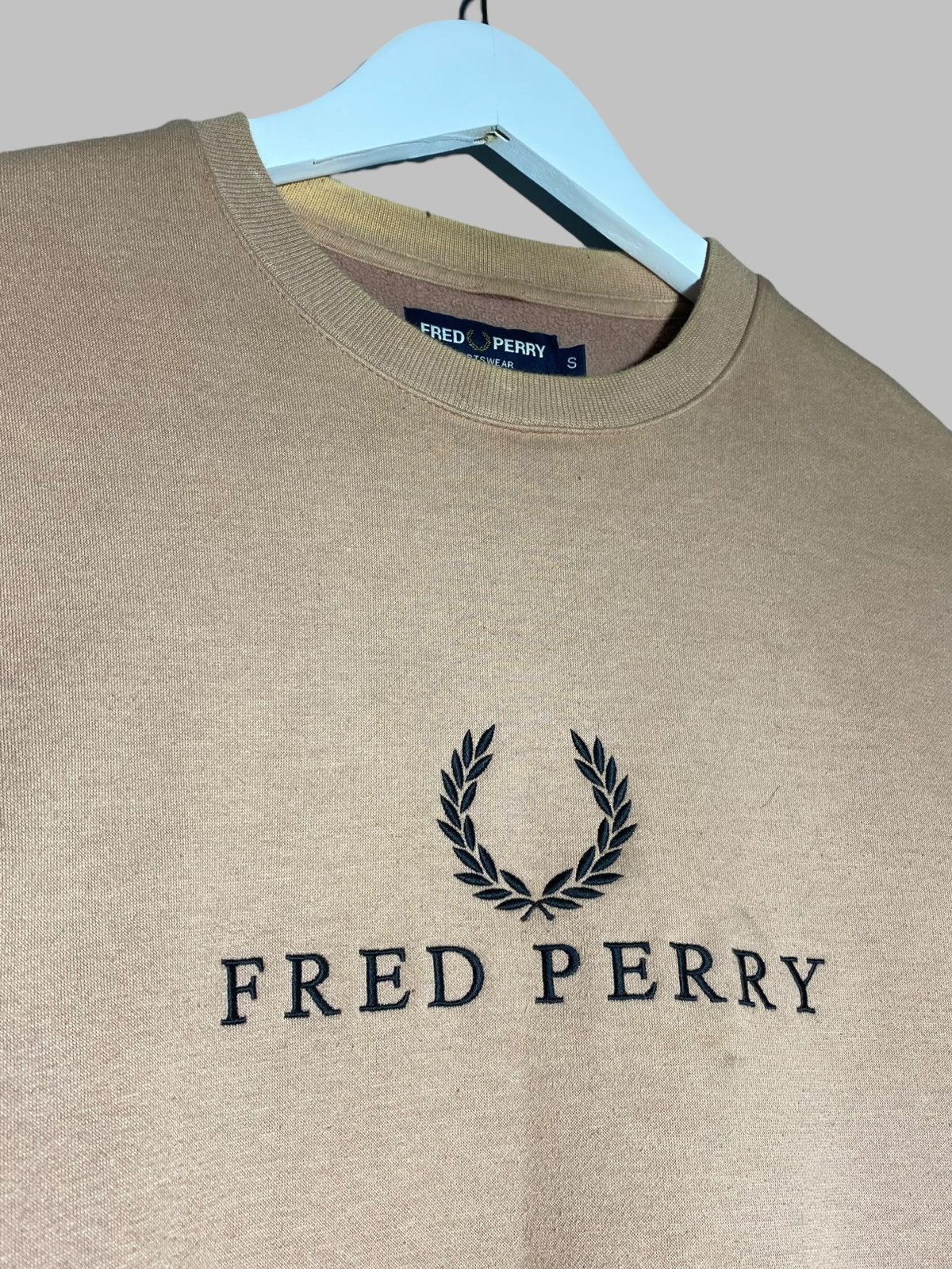 Fred Perry × Vintage 🔥 2000s FRED PERRY DISTRESSED ICONIC LOGO SWEATSHIRT 🔥 Size US S / EU 44-46 / 1 - 4 Thumbnail