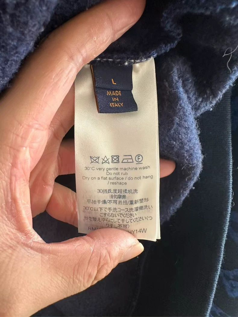 Louis Vuitton Louis Vuitton Louis Vuitton Logo Sweatshirt Blue Size L-25 Size US L / EU 52-54 / 3 - 2 Thumbnail