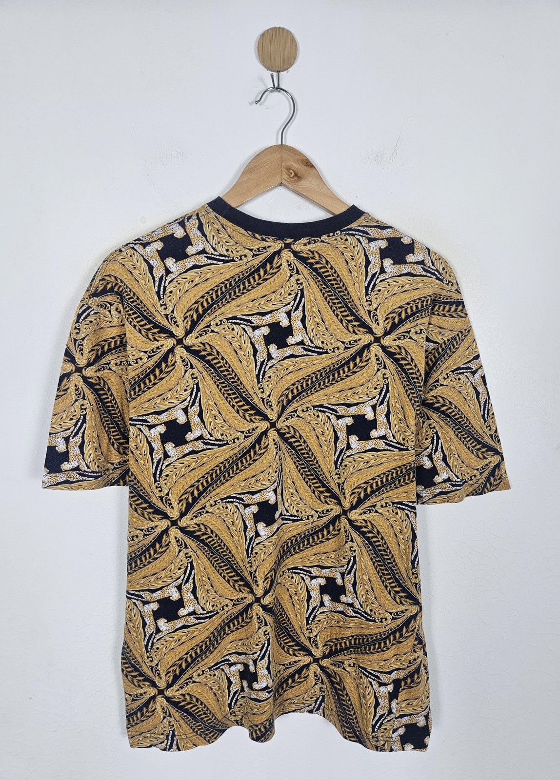 Salvatore Ferragamo Salvatore Ferragamo Leopard Print full print shirt Size US L / EU 52-54 / 3 - 2 Thumbnail