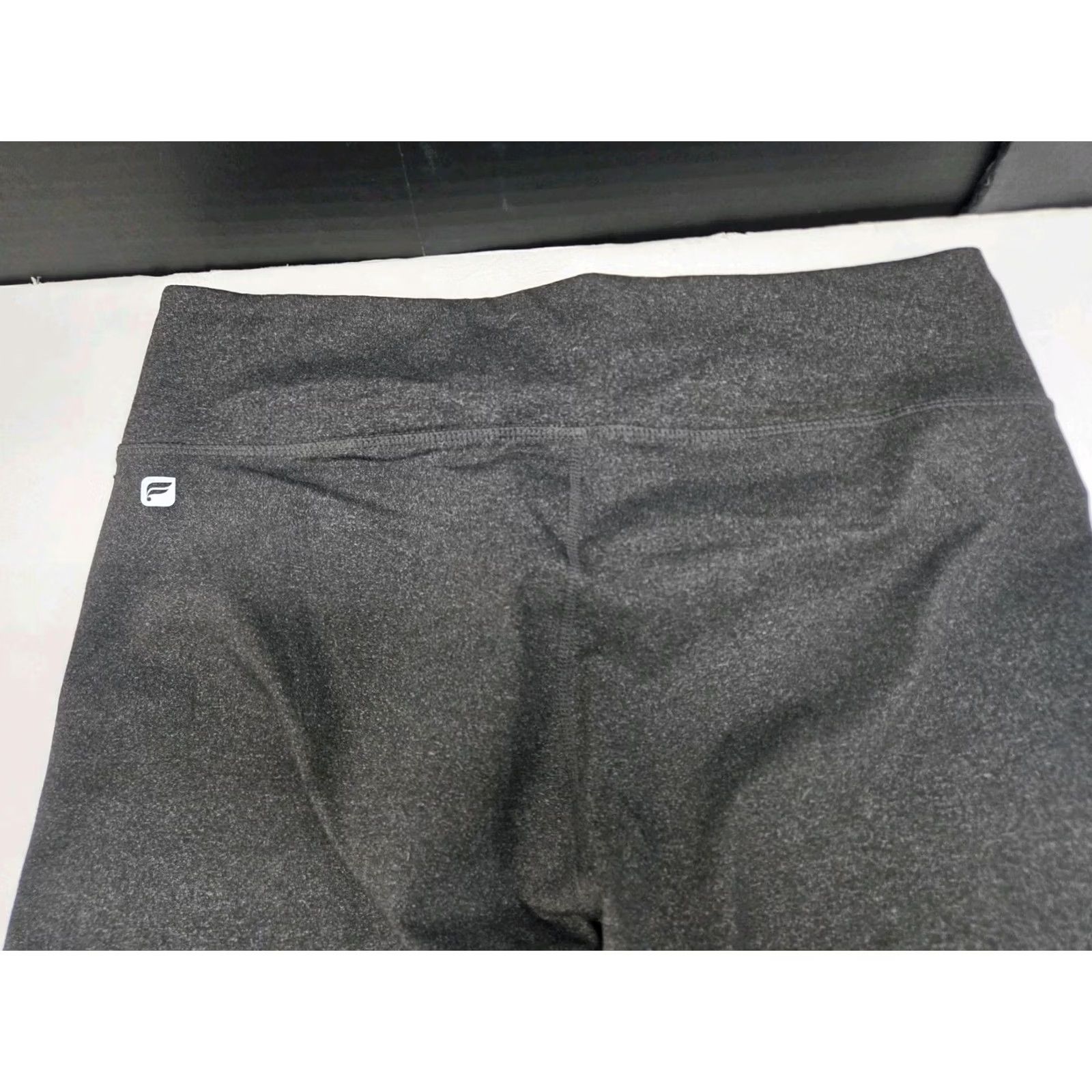 Fabletics Fabletics Salar Capri Leggings Grey M/6-8 Womens Activewear Slim Pull On Inside Waist Pocket Capris Size 32" / US 10 / IT 46 - 4 Thumbnail