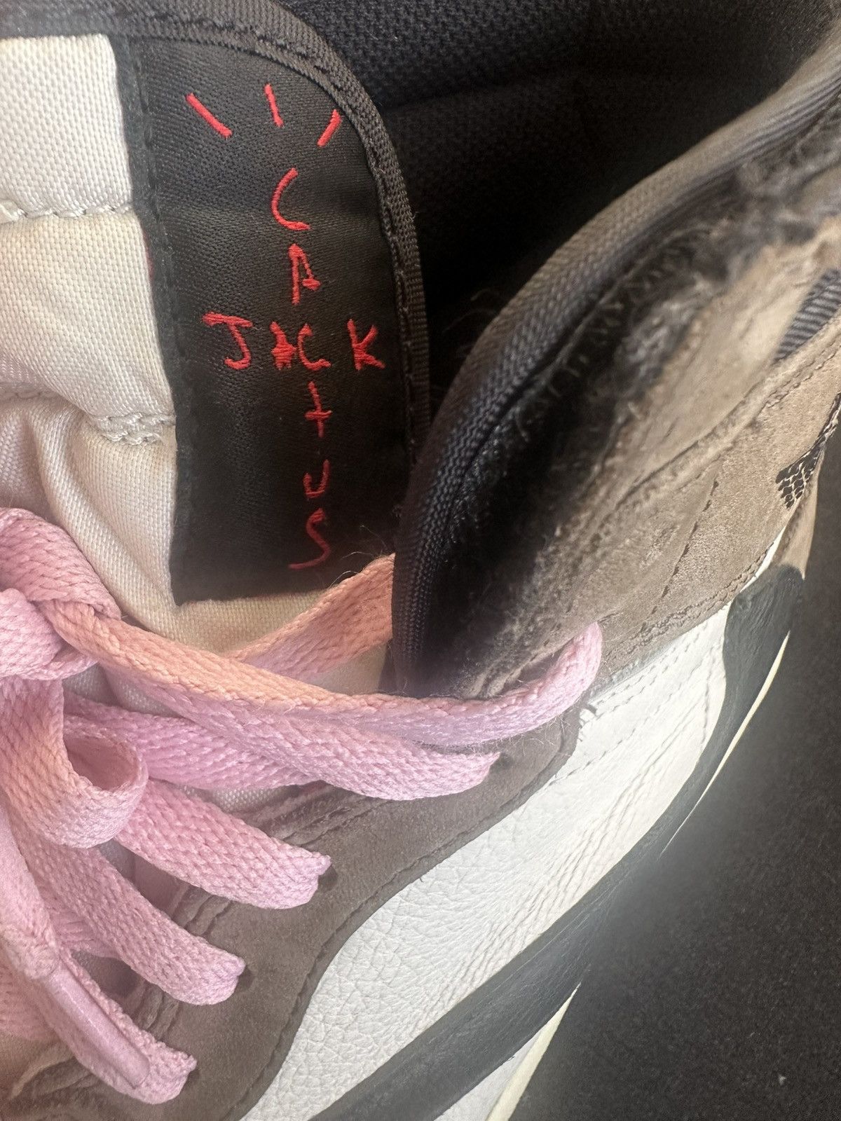 Jordan Brand × Travis Scott Jordan 1 Retro High OG SP Travis Scott Mocha Size US 12 / EU 45 - 17 Thumbnail