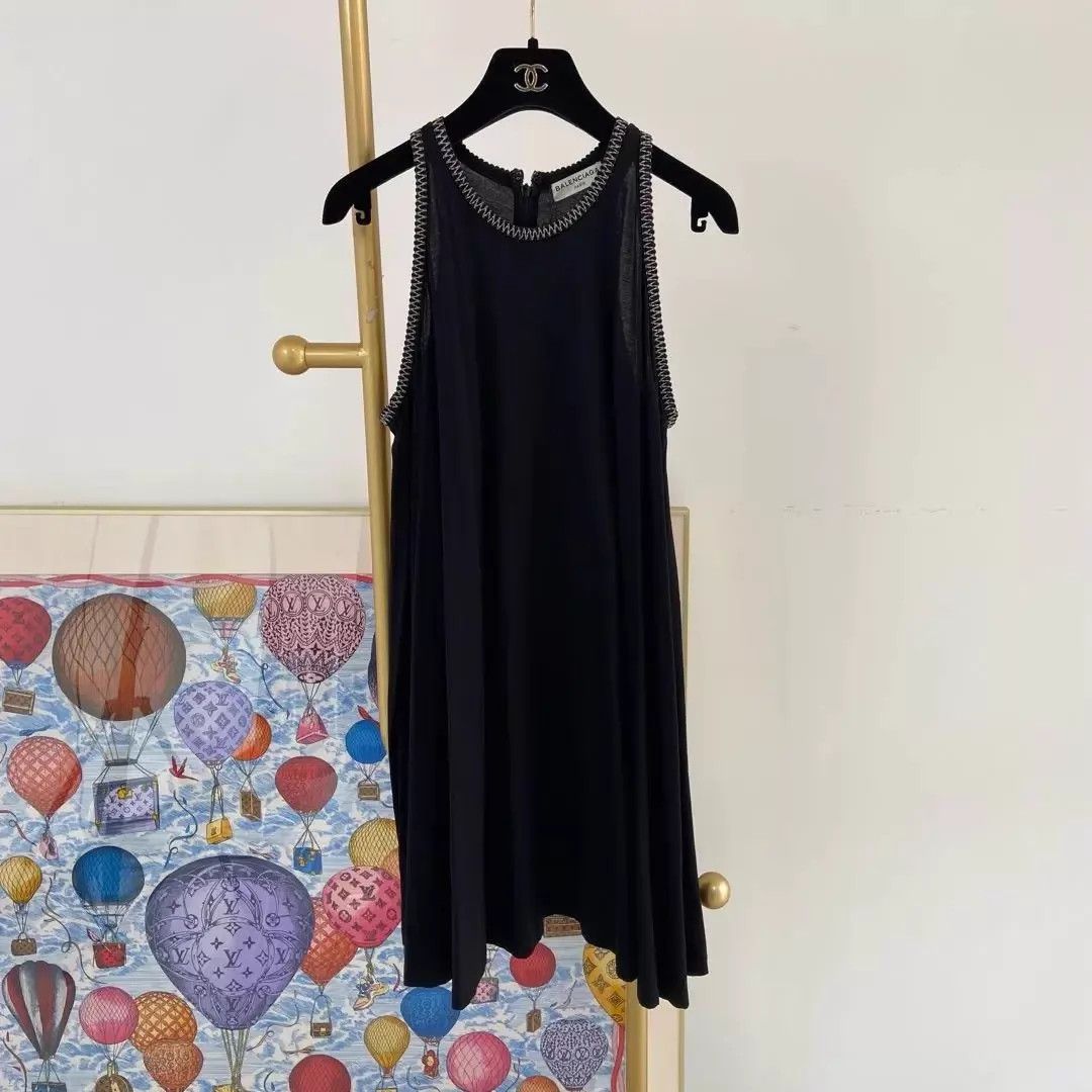Balenciaga Balenciaga Black Sleeveless M Dress Size M / US 6-8 / IT 42-44 - 1 Thumbnail