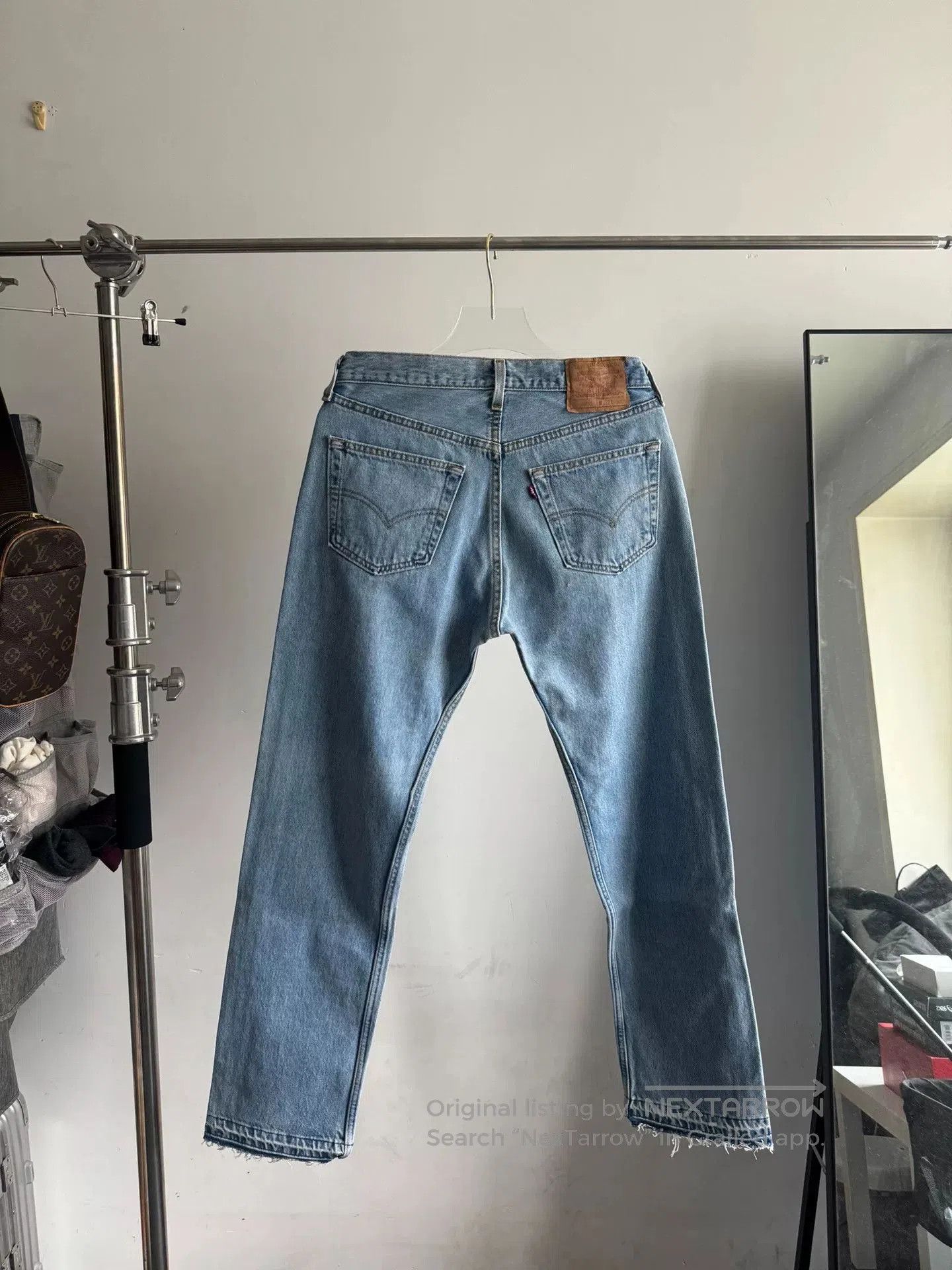VINNY's Vintage Levi's 501 Jeans in Light Wash. Size US 32 / EU 48 - 2 Thumbnail