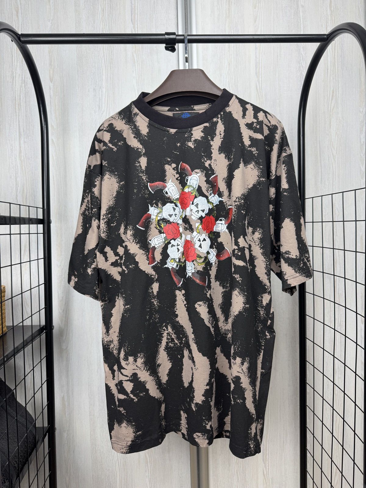 Brockum New Vintage Guns N Roses 1993 Licensed Brockum band T-shirt Size US XL / EU 56 / 4 - 1 Thumbnail