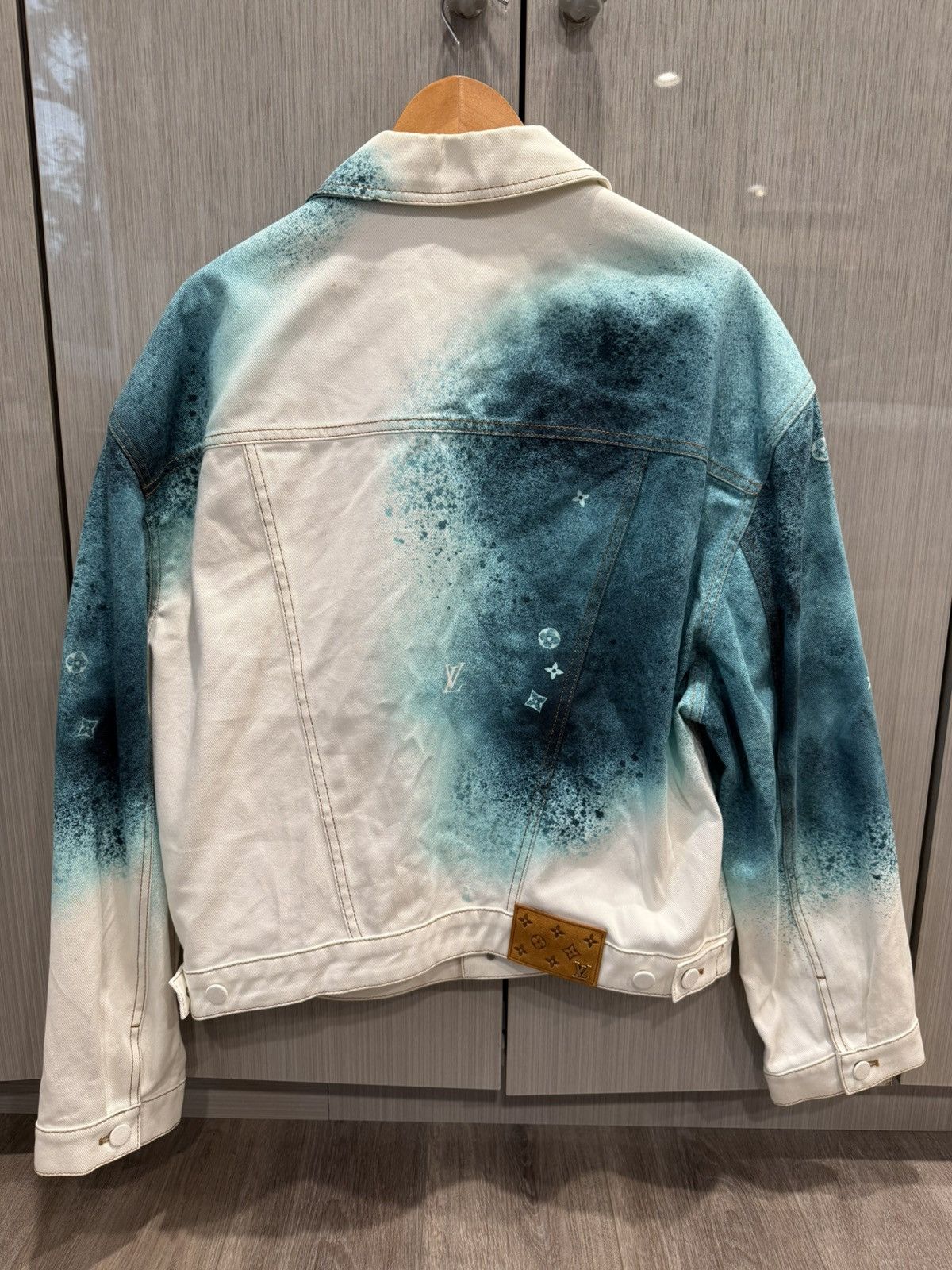 Louis Vuitton Louis Vuitton Monogram Spray Denim Jacket Size US L / EU 52-54 / 3 - 2 Thumbnail