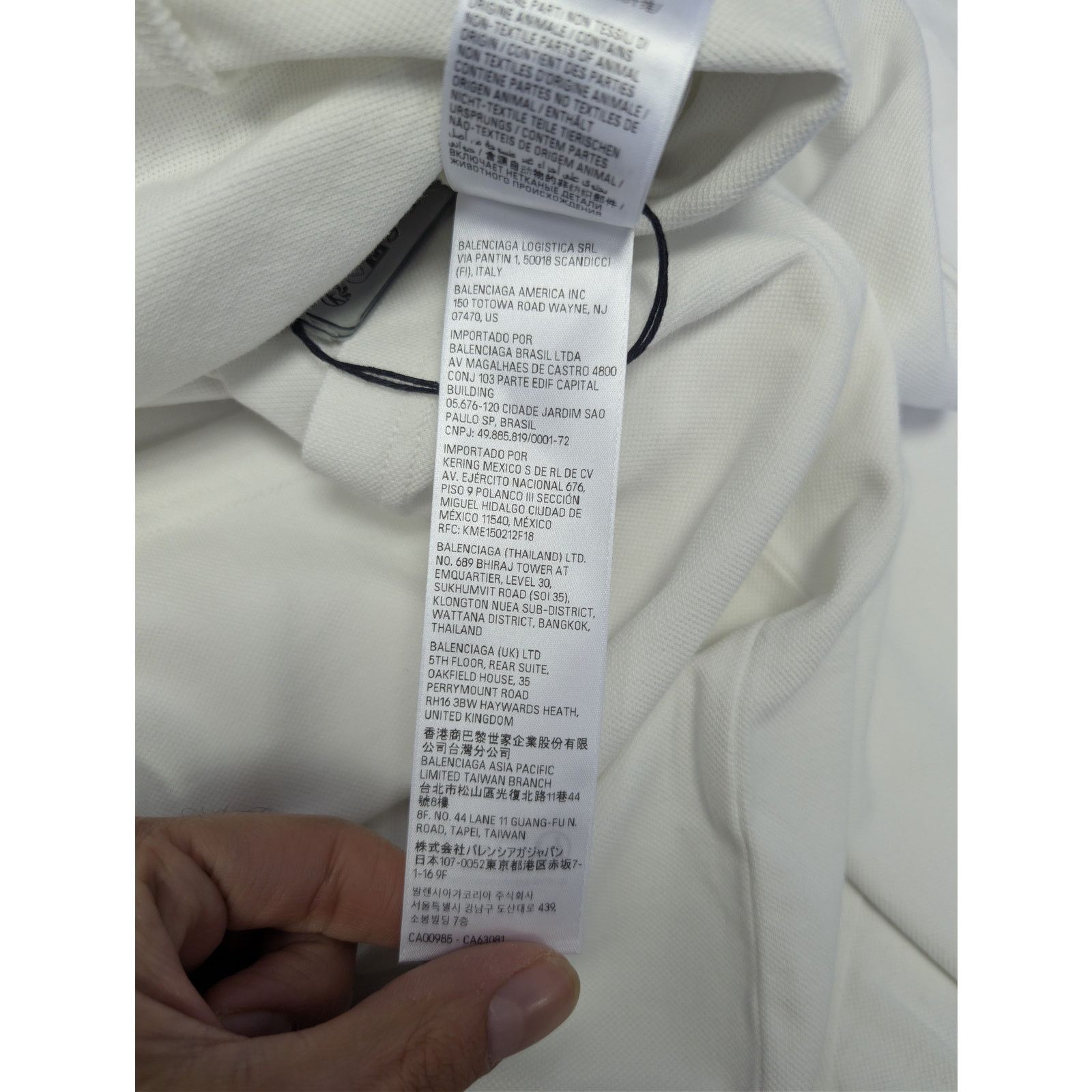 Balenciaga o1rshd1 Champion City Pique Polo Shirt in Dirty White Size US XXL / EU 58 / 5 - 21 Thumbnail