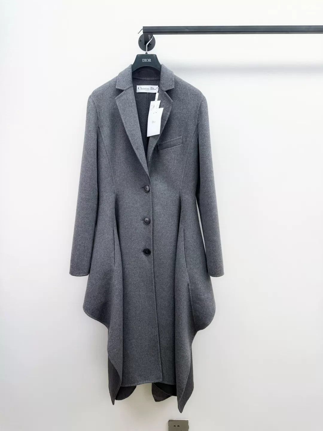 Dior Dior mermaid hem cashmere coat 40 Size M / US 6-8 / IT 42-44 - 1 Thumbnail