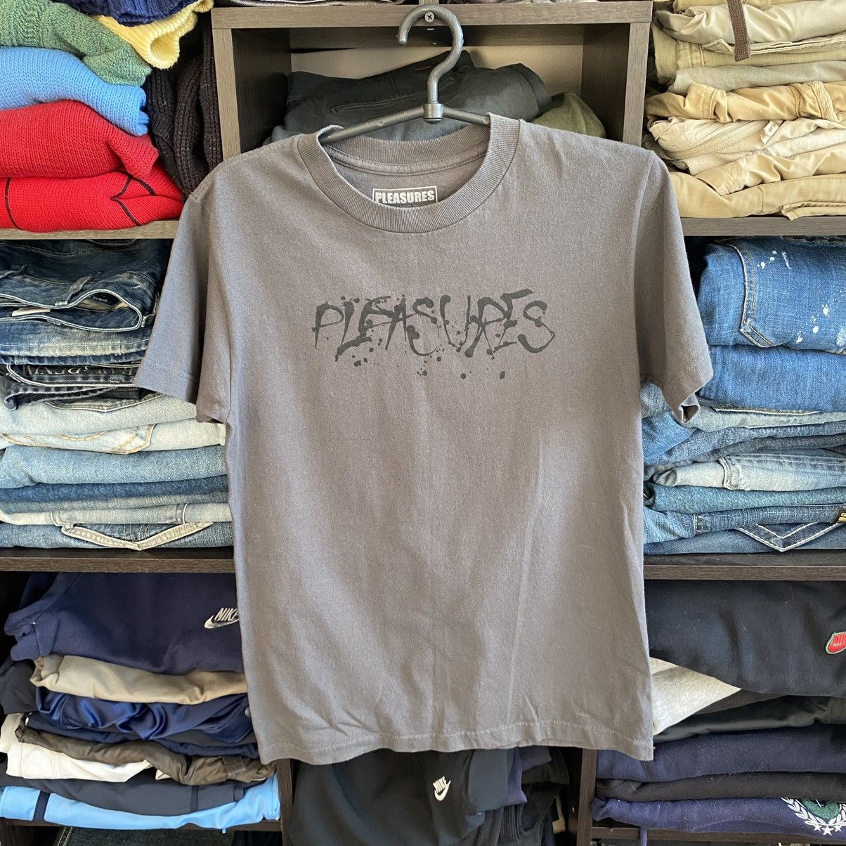 Pleasures Mens Pleasures Big Graphic Logo y2k streetwear tee Size US S / EU 44-46 / 1 - 3 Thumbnail
