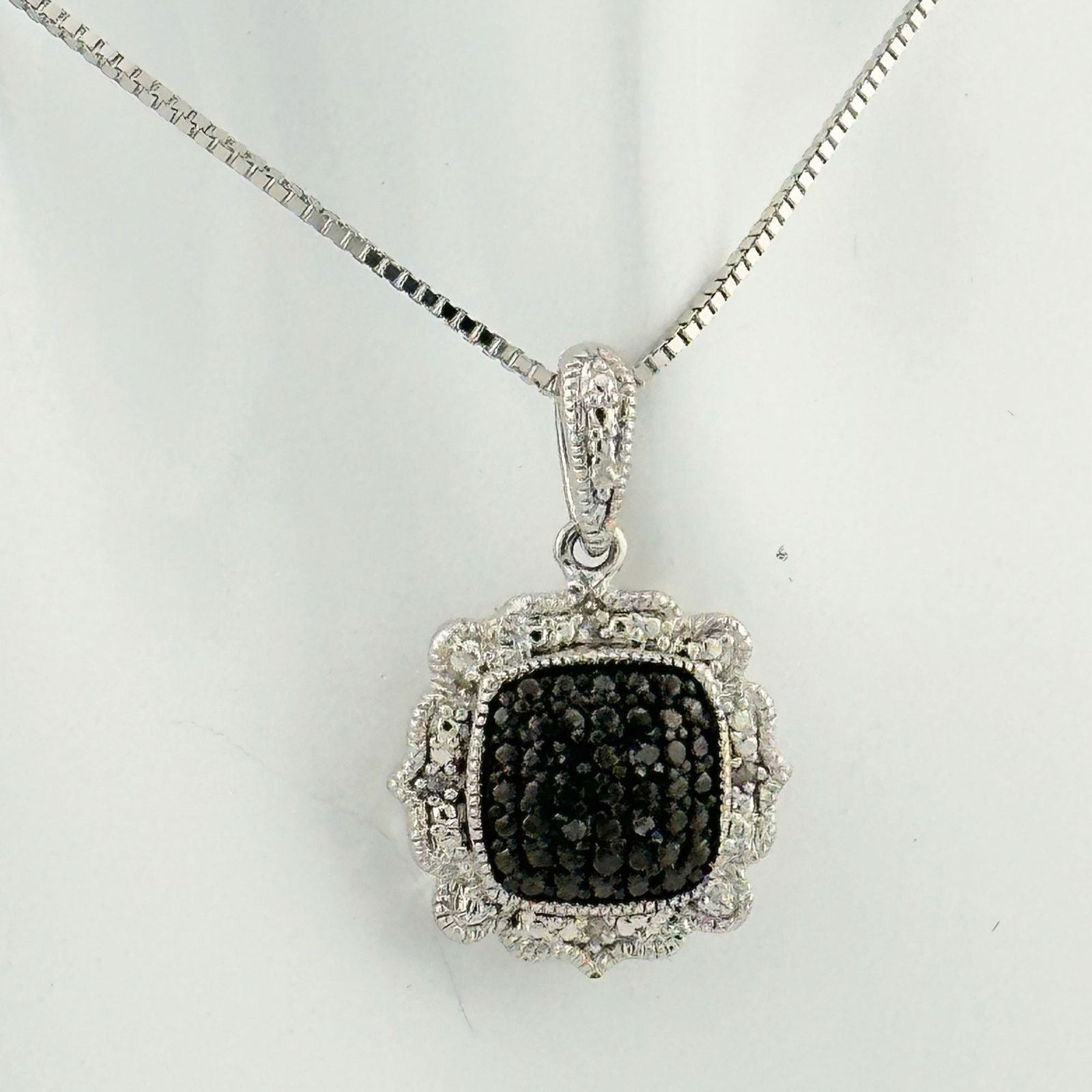 Other Beautiful Black & White Diamond Cluster Pendant Size ONE SIZE - 3 Thumbnail