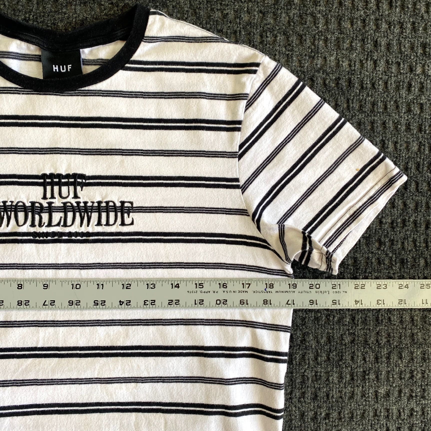 Huf HUF T-Shirt Striped White Black Crew Neck M Mens 90s Streetwear Skateboarding Sports Logo Vintage: No Size US M / EU 48-50 / 2 - 6 Thumbnail