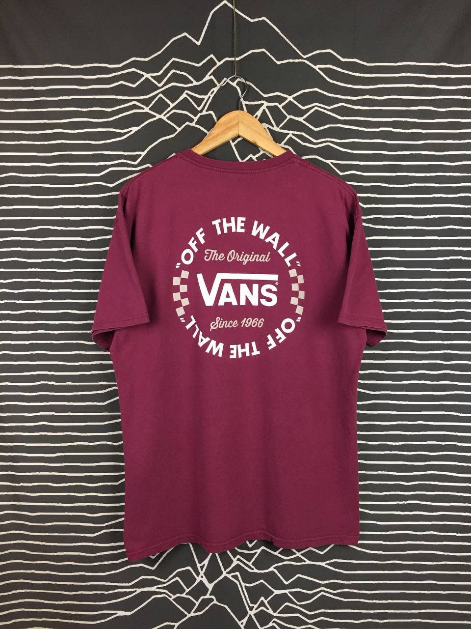 Vans Vtg Vans Off The Wall Logo Skateboards Tee Size US L / EU 52-54 / 3 - 1 Thumbnail