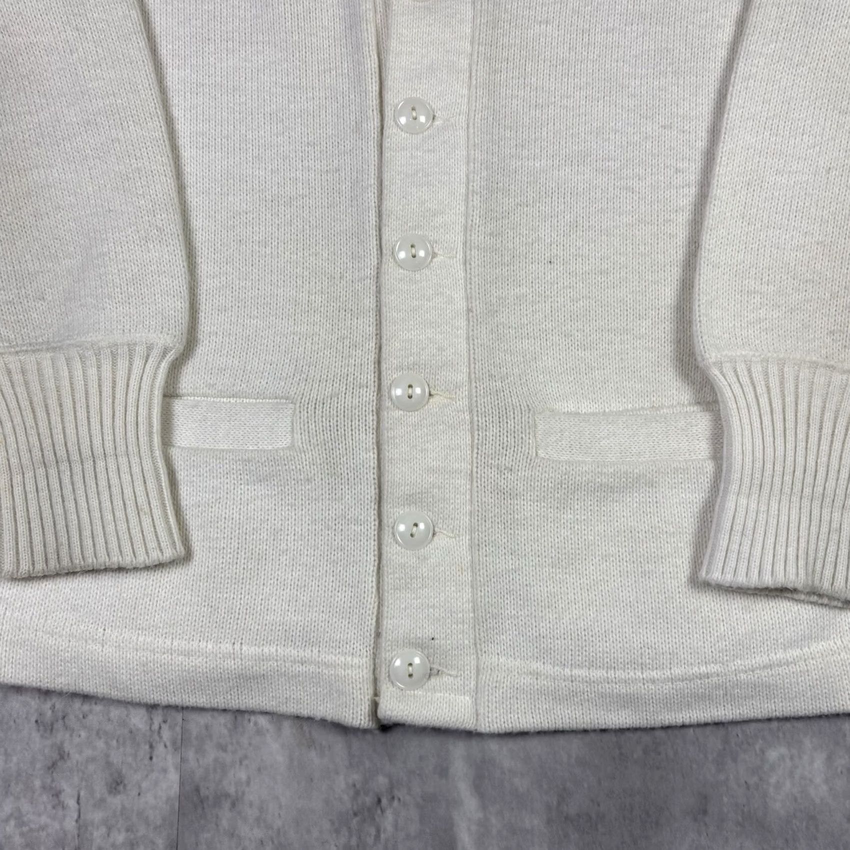 Vintage VINTAGE Campus White Cardigan Sweater Mens size S Acrylic Preppy Size US S / EU 44-46 / 1 - 7 Thumbnail
