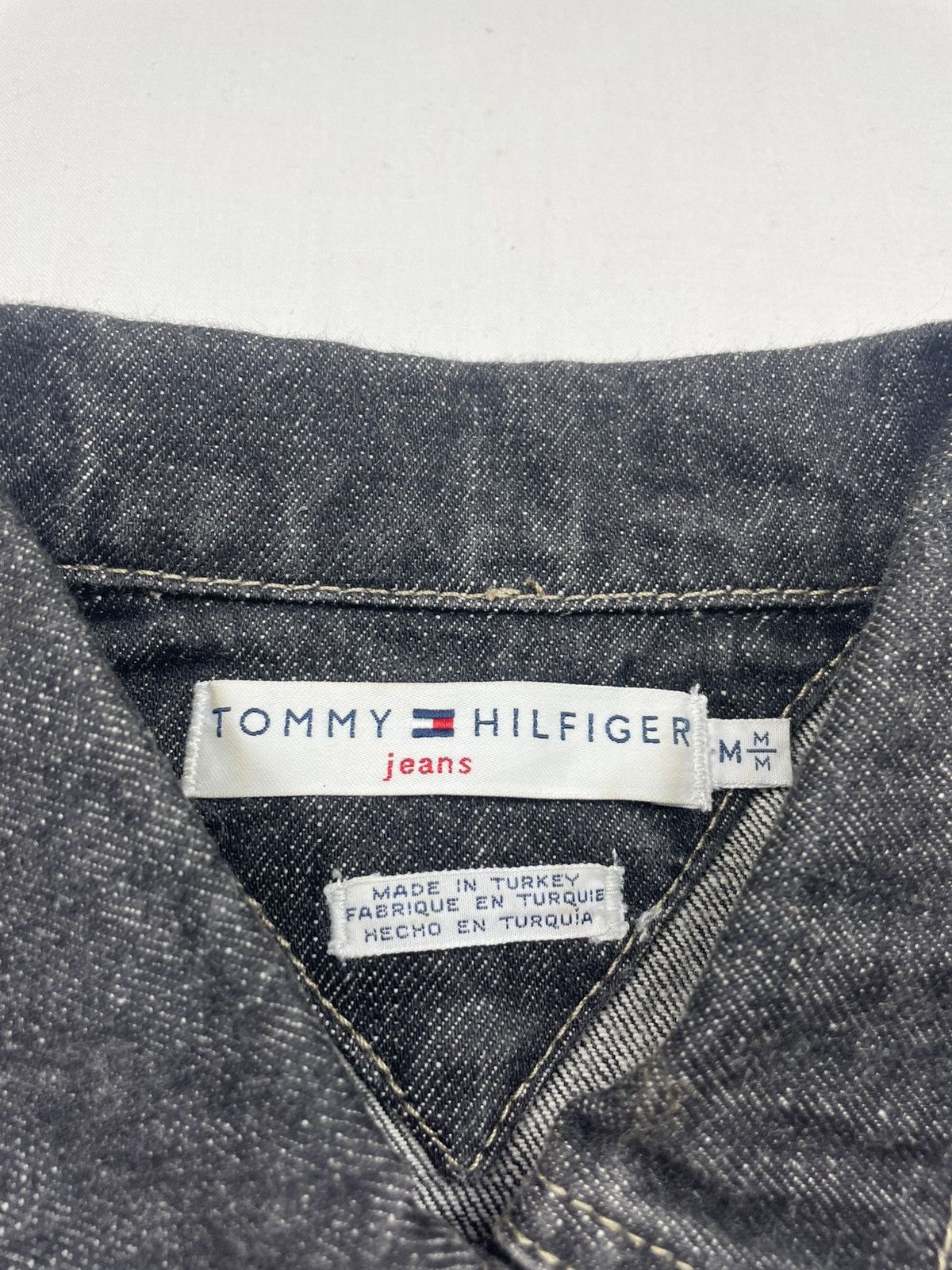 Tommy Hilfiger Tommy Hilfiger Cropped Denim Jacket Featuring Branded Button Size M / US 6-8 / IT 42-44 - 4 Thumbnail
