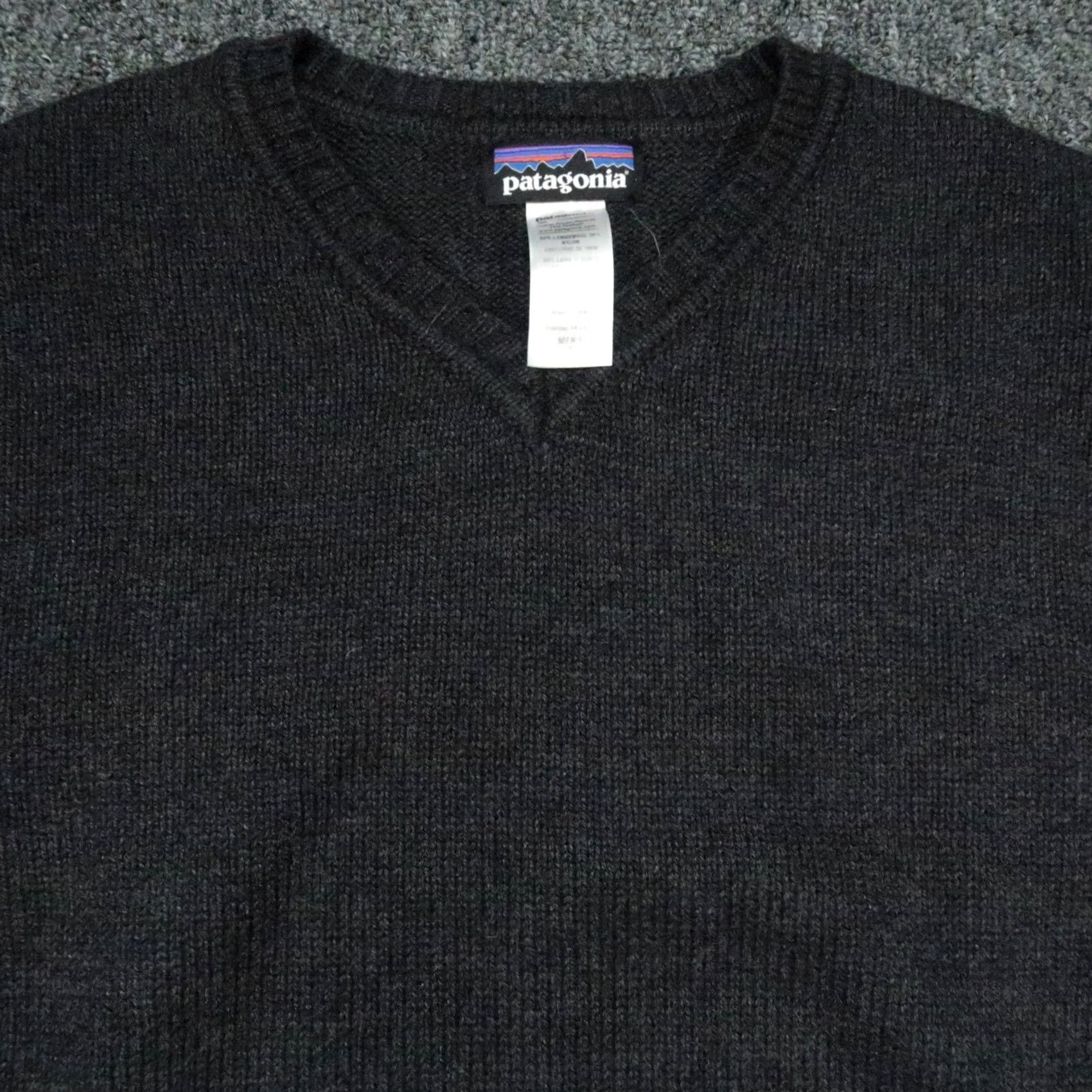 Patagonia VINTAGE Patagonia Sweater Mens Small Gray Wool Lambswool V-Neck Outdoor Hiking VTG Size US S / EU 44-46 / 1 - 2 Thumbnail
