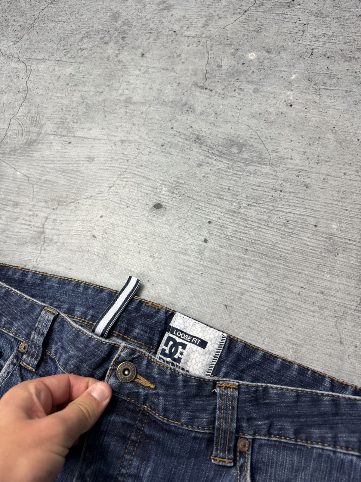 DC CRAZY VINTAGE 00s DC SHOES EMBROIDERED LOGO BAGGY JEANS Size US 34 / EU 50 - 7 Thumbnail