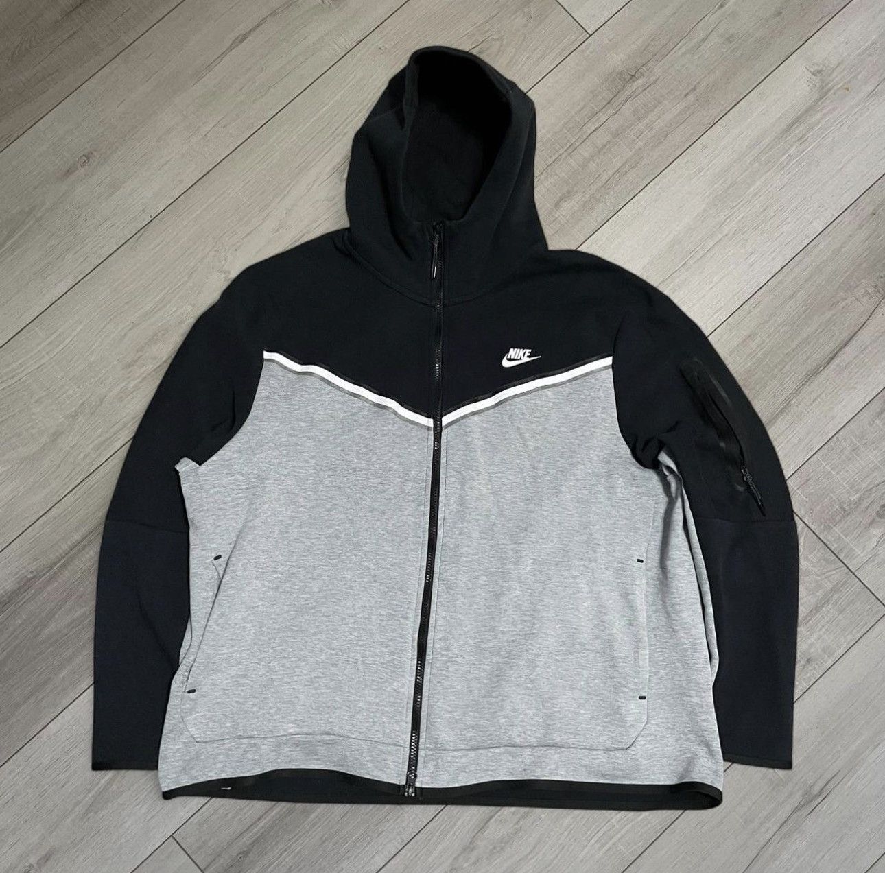 Nike grey n black nike tech Size US XXL / EU 58 / 5 - 1 Thumbnail